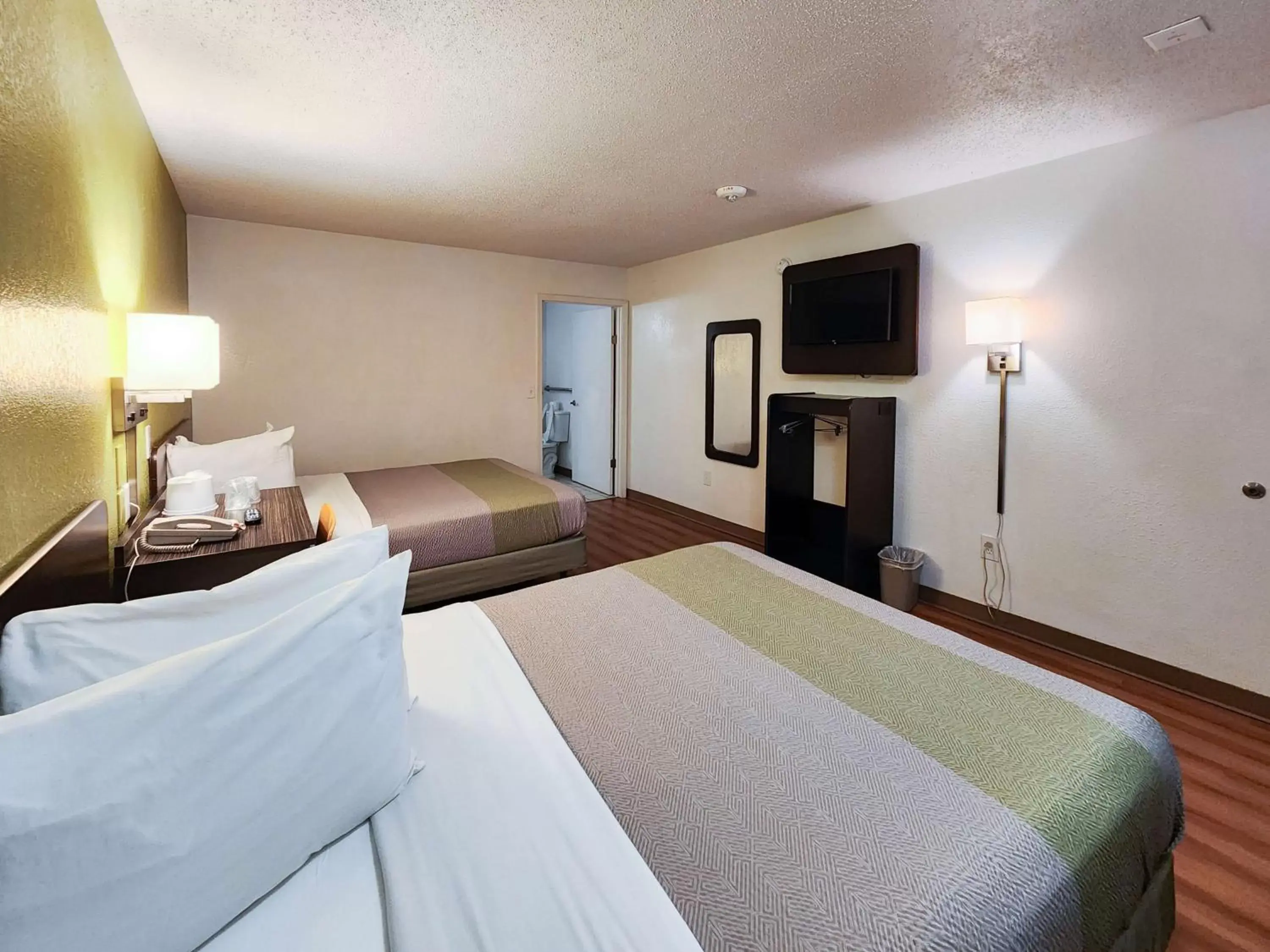 Bedroom, Bed in Motel 6-Baytown, TX - Baytown East