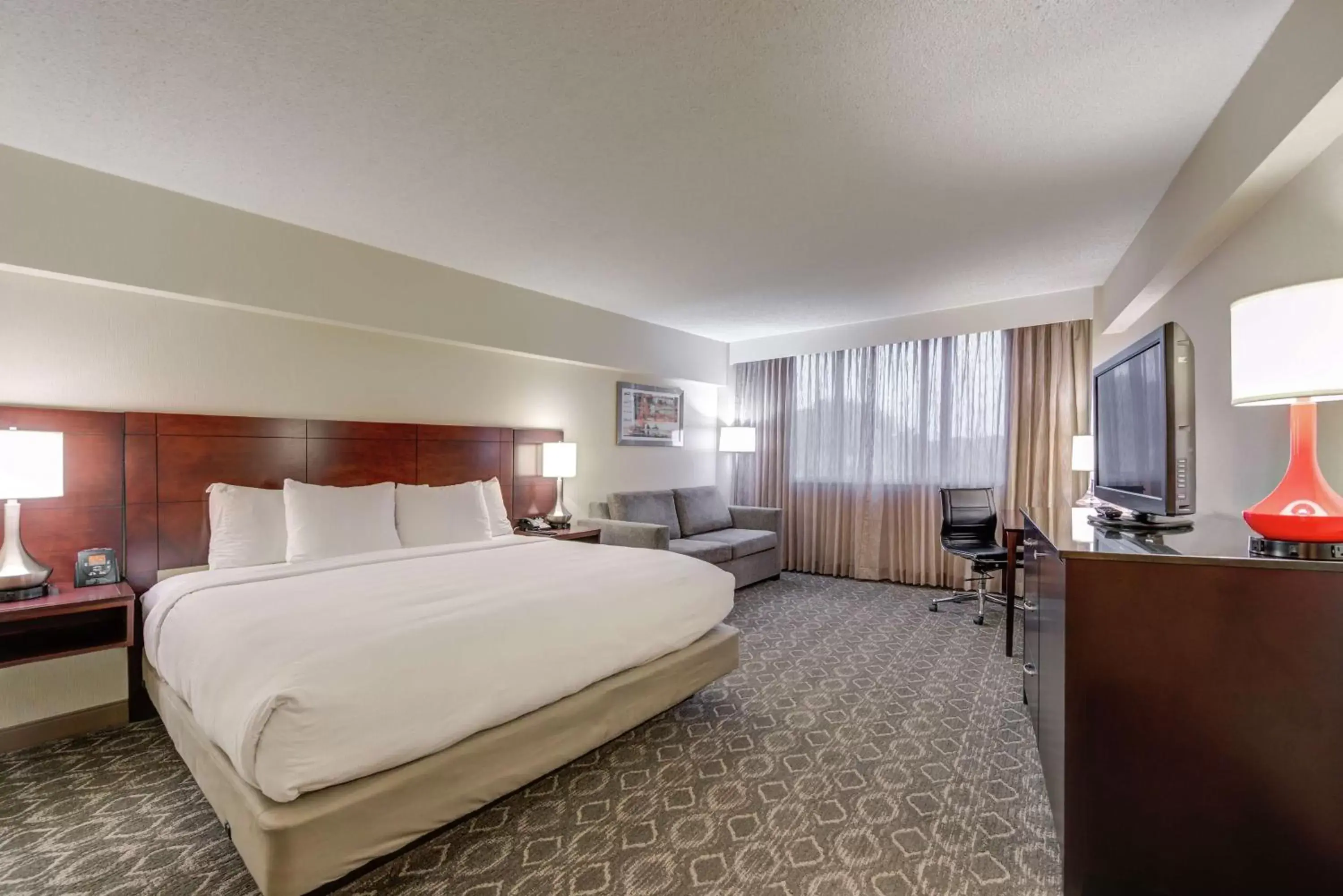 Bedroom, Bed in DoubleTree by Hilton Atlanta North Druid Hills/Emory Area