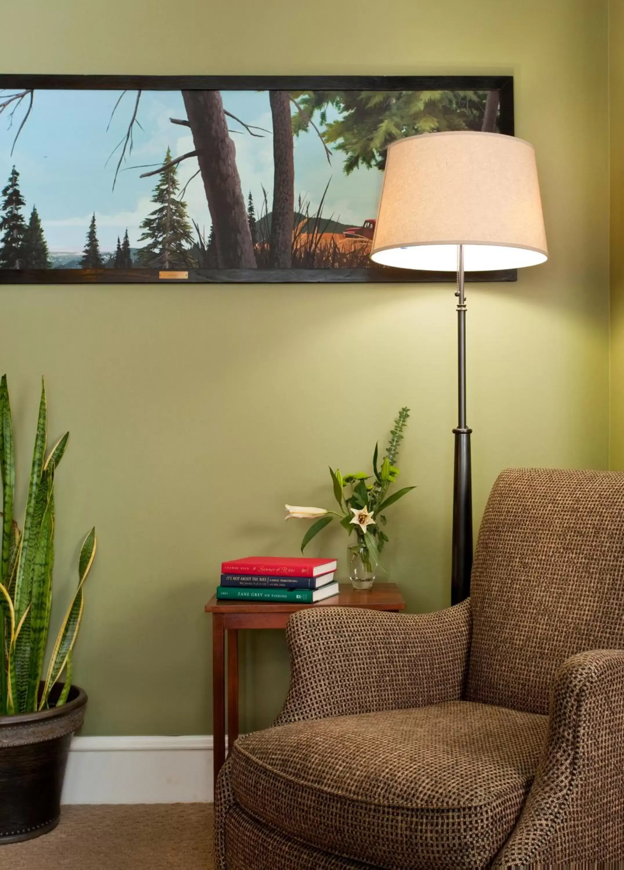 Seating Area in Lake Pointe Inn