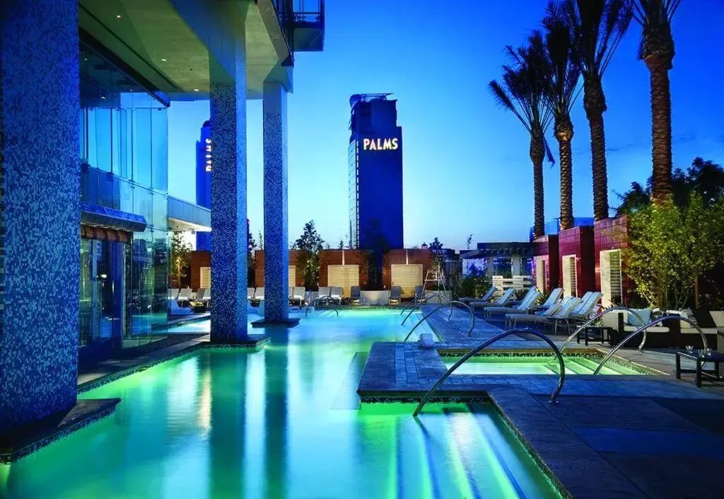 Swimming Pool in Luxury Suites at Palms Place