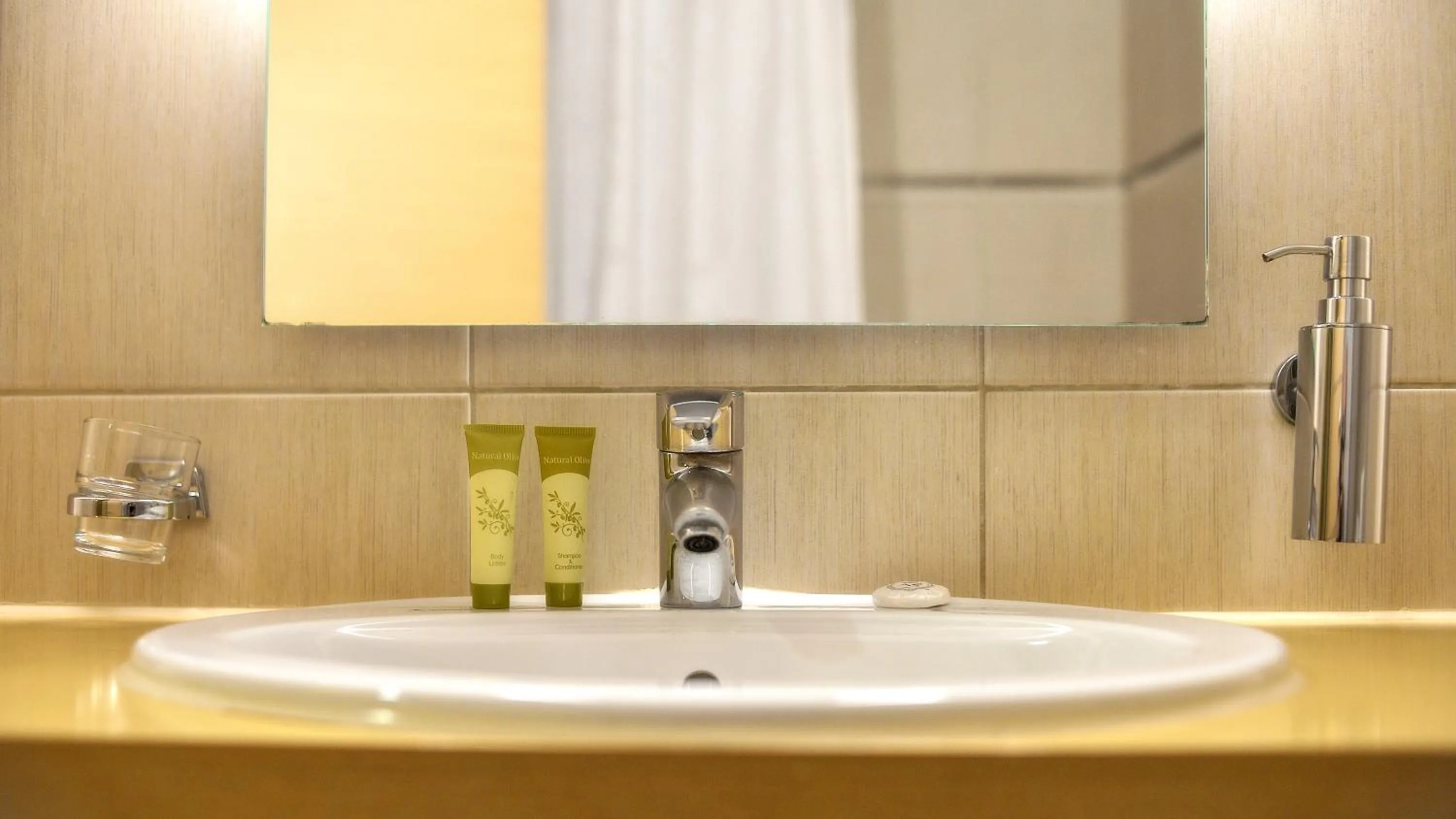 Bathroom in Astoria Hotel Thessaloniki