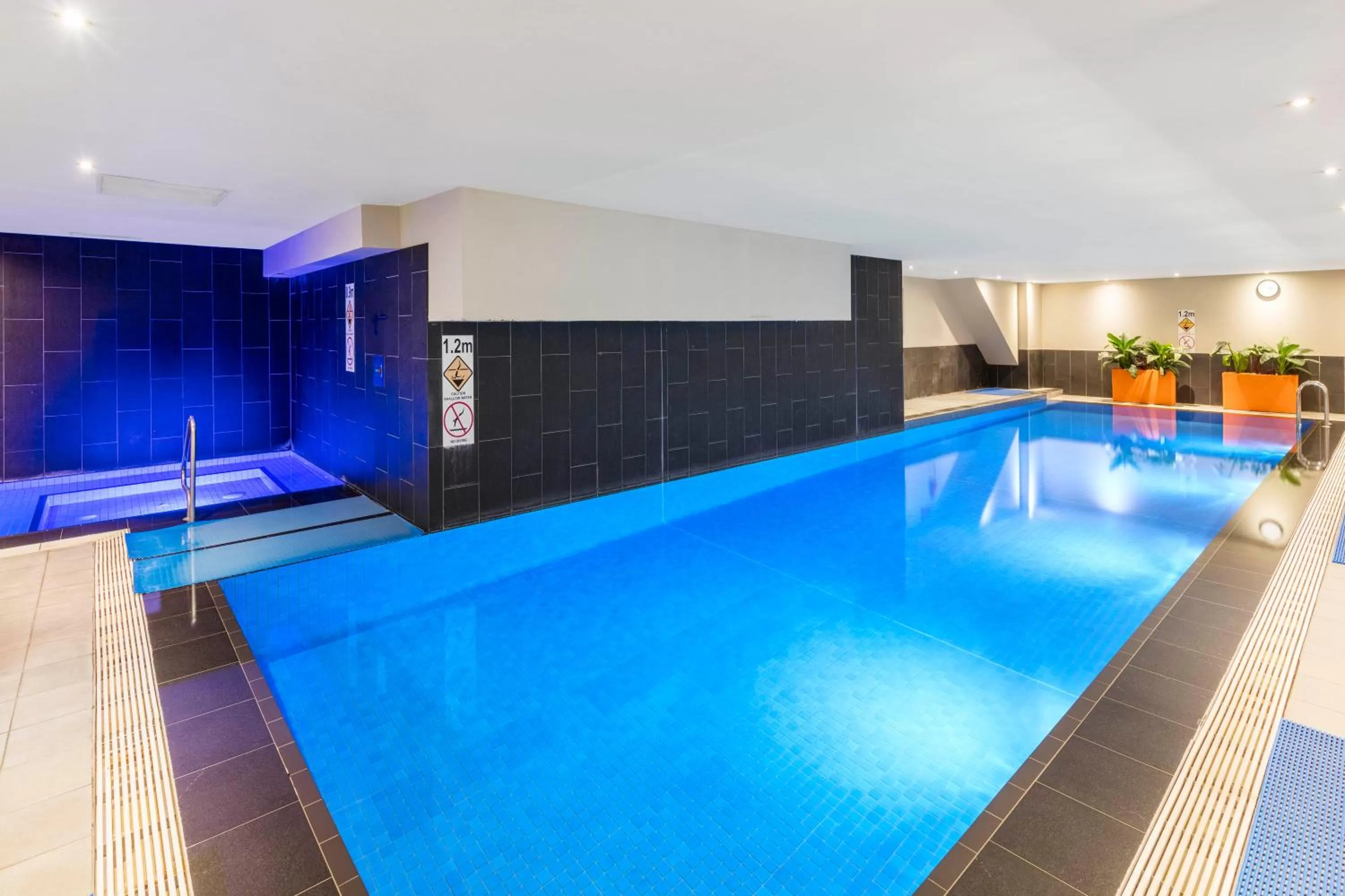 Swimming pool in Oaks Melbourne on Market Hotel