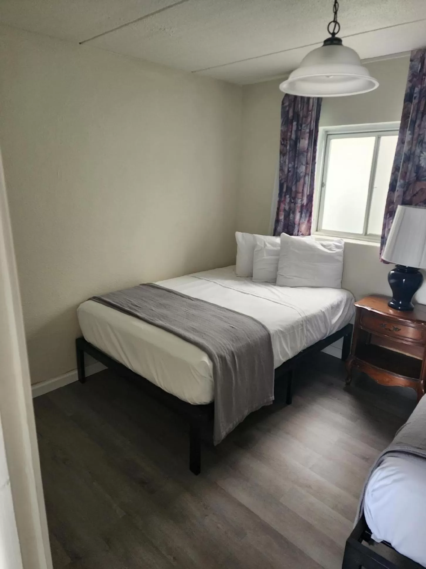 Bed in Yankee Clipper Resort Motel