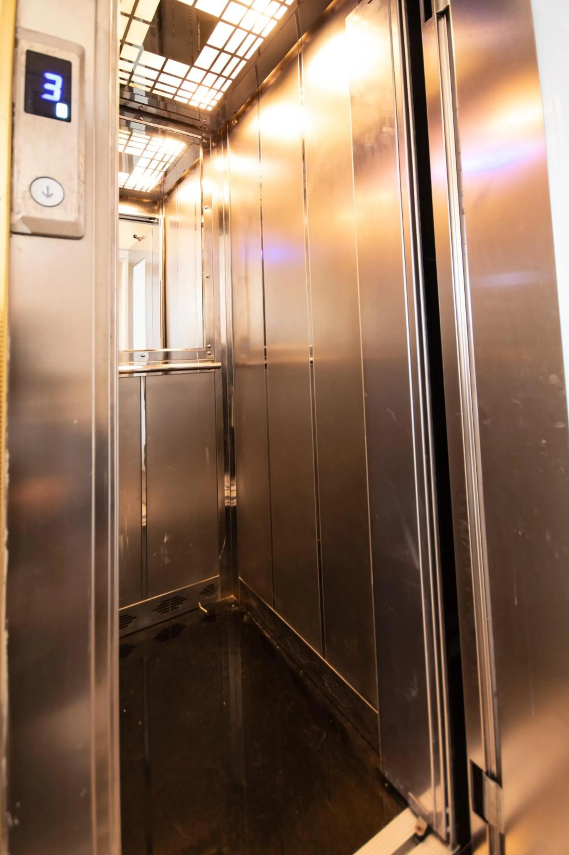 elevator in Paris Garden Hotel Istanbul