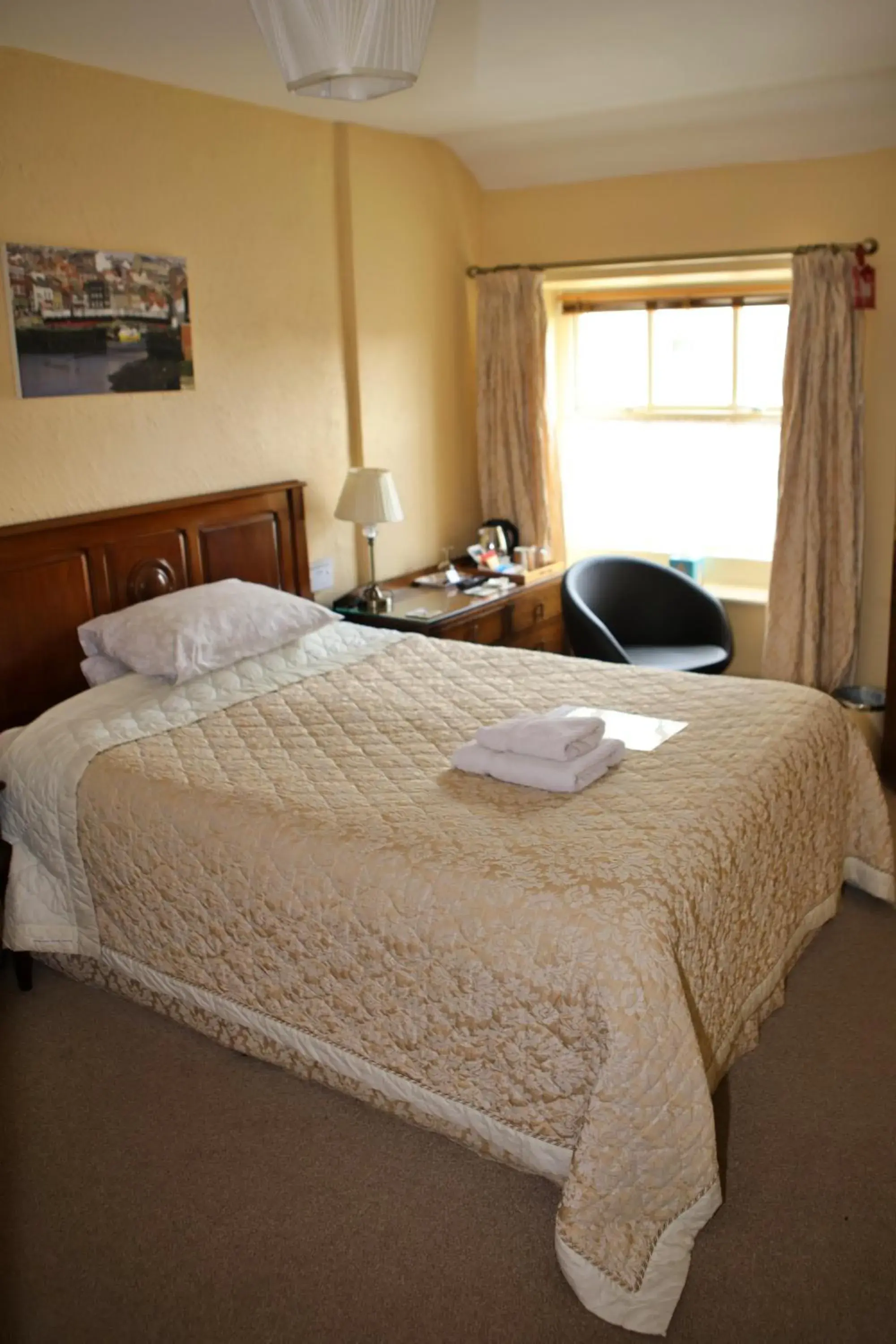 Bedroom, Bed in Wortley Cottage Guest House