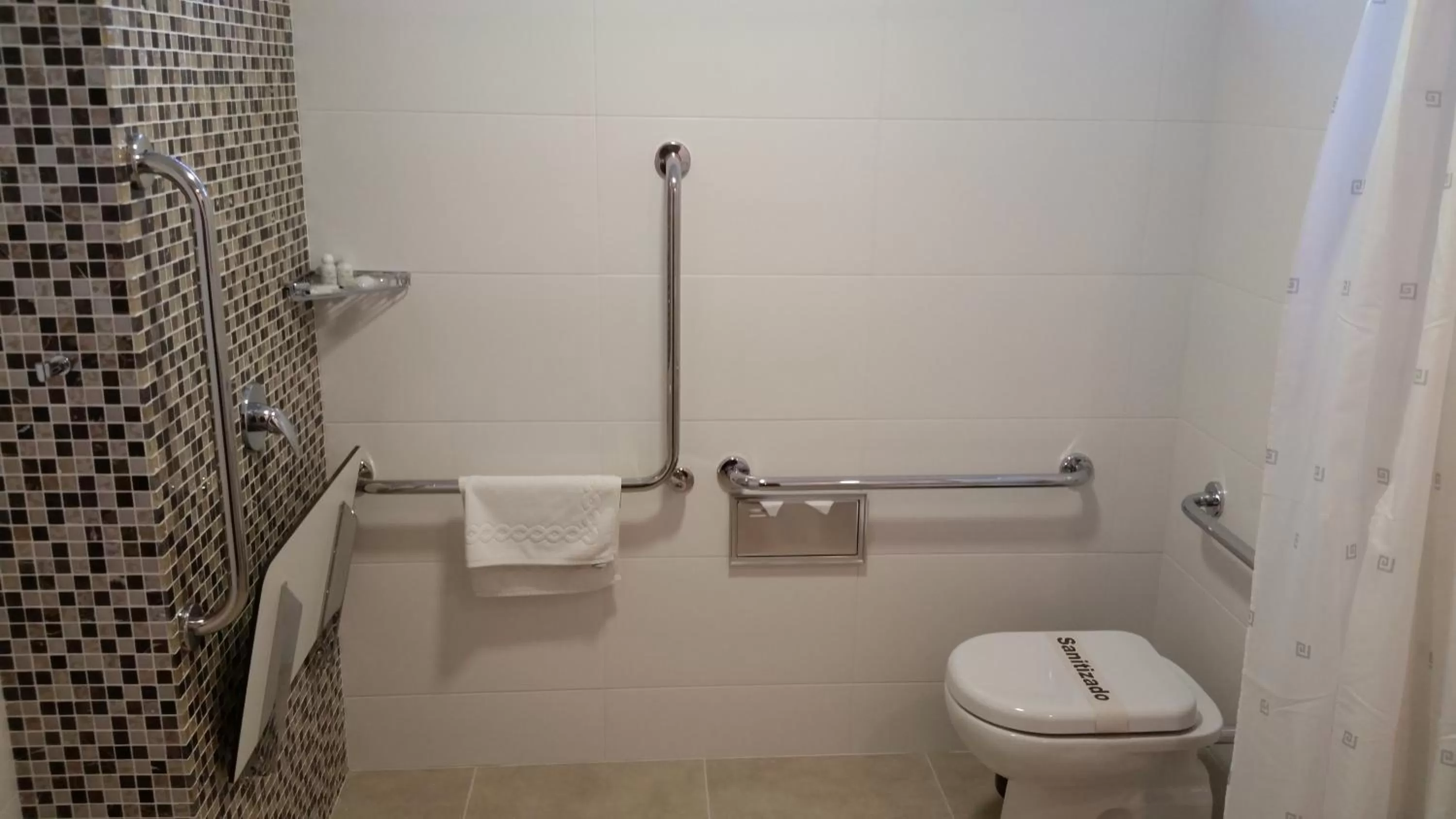 Bathroom in Alta Reggia Plaza Hotel