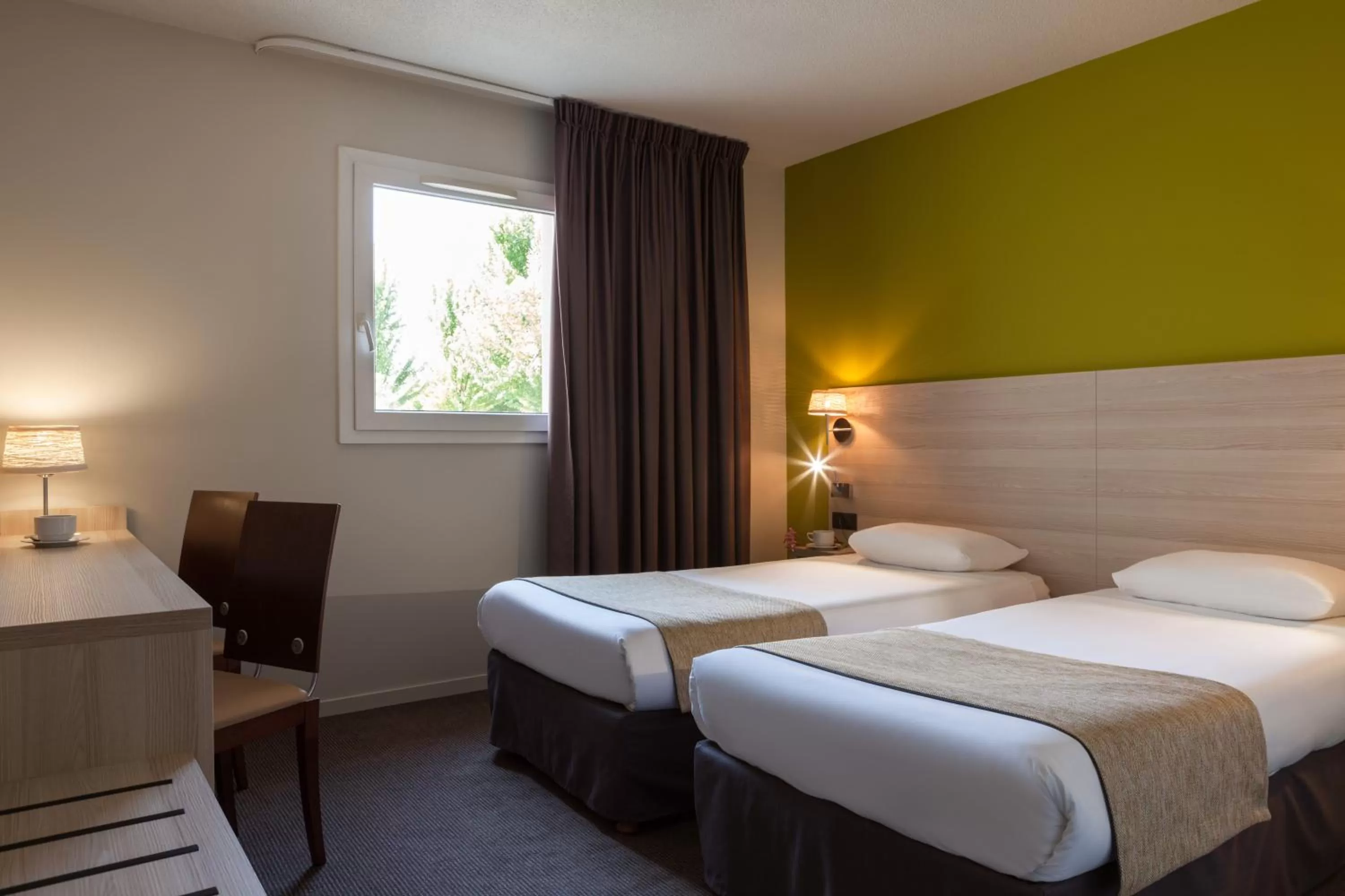 Photo of the whole room, Bed in The Originals City, Hôtel Les Bruyères, Dax Nord