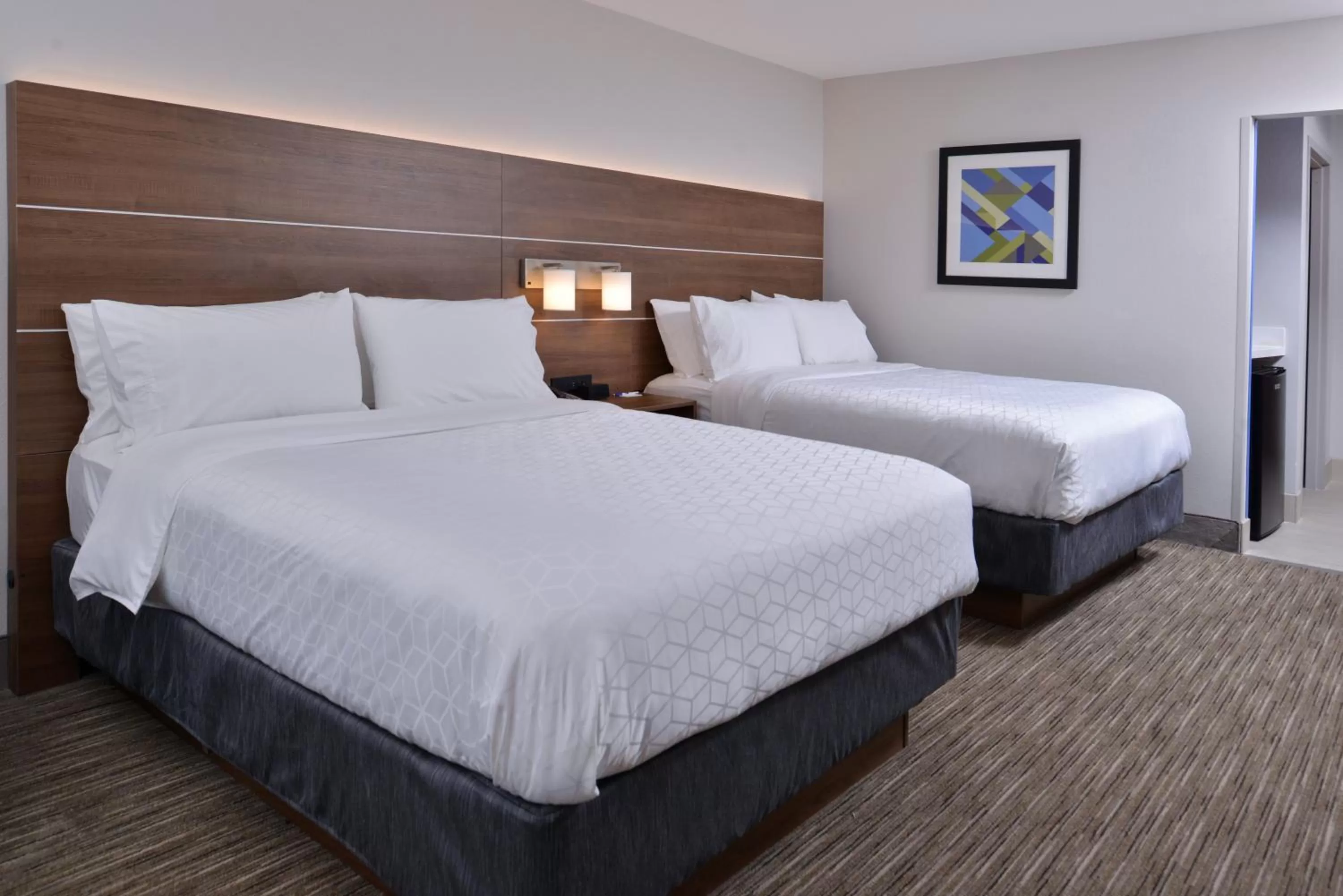 Bedroom, Bed in Holiday Inn Express & Suites - Marshalltown by IHG