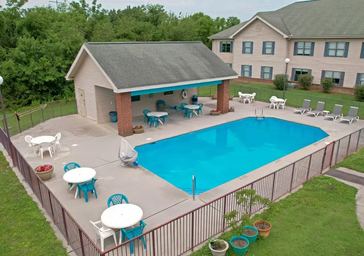 Swimming pool, Pool View in All Season Suites