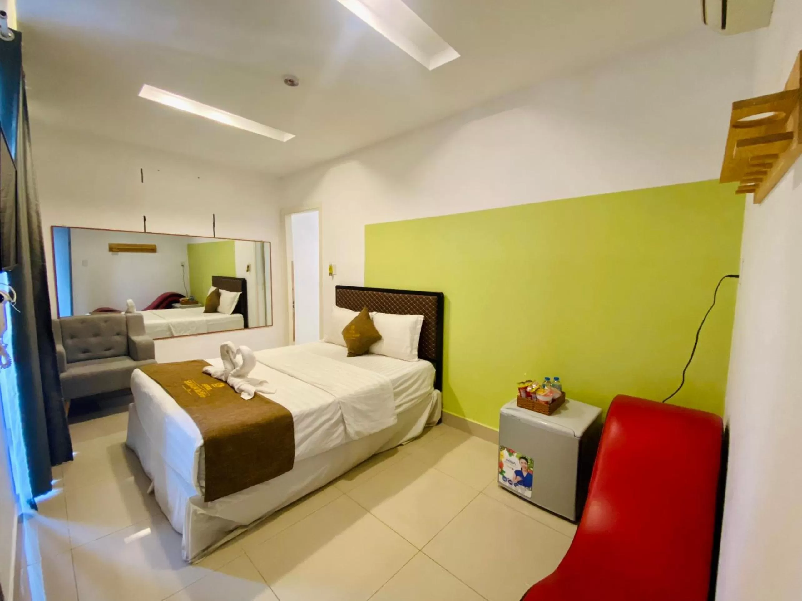 TV and multimedia, Bed in SaiGon Rose Hotel