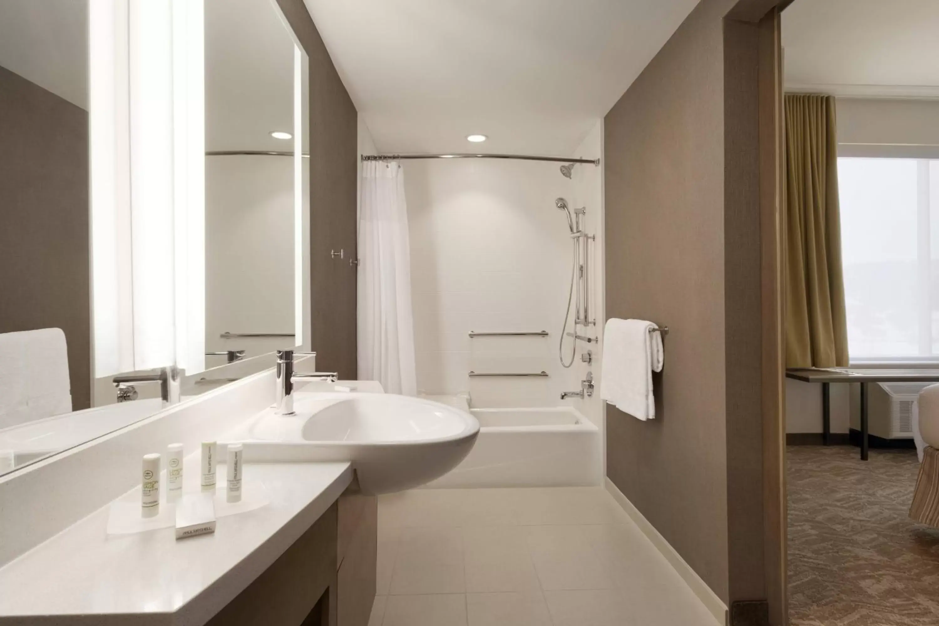 Bathroom in SpringHill Suites by Marriott Allentown Bethlehem/Center Valley