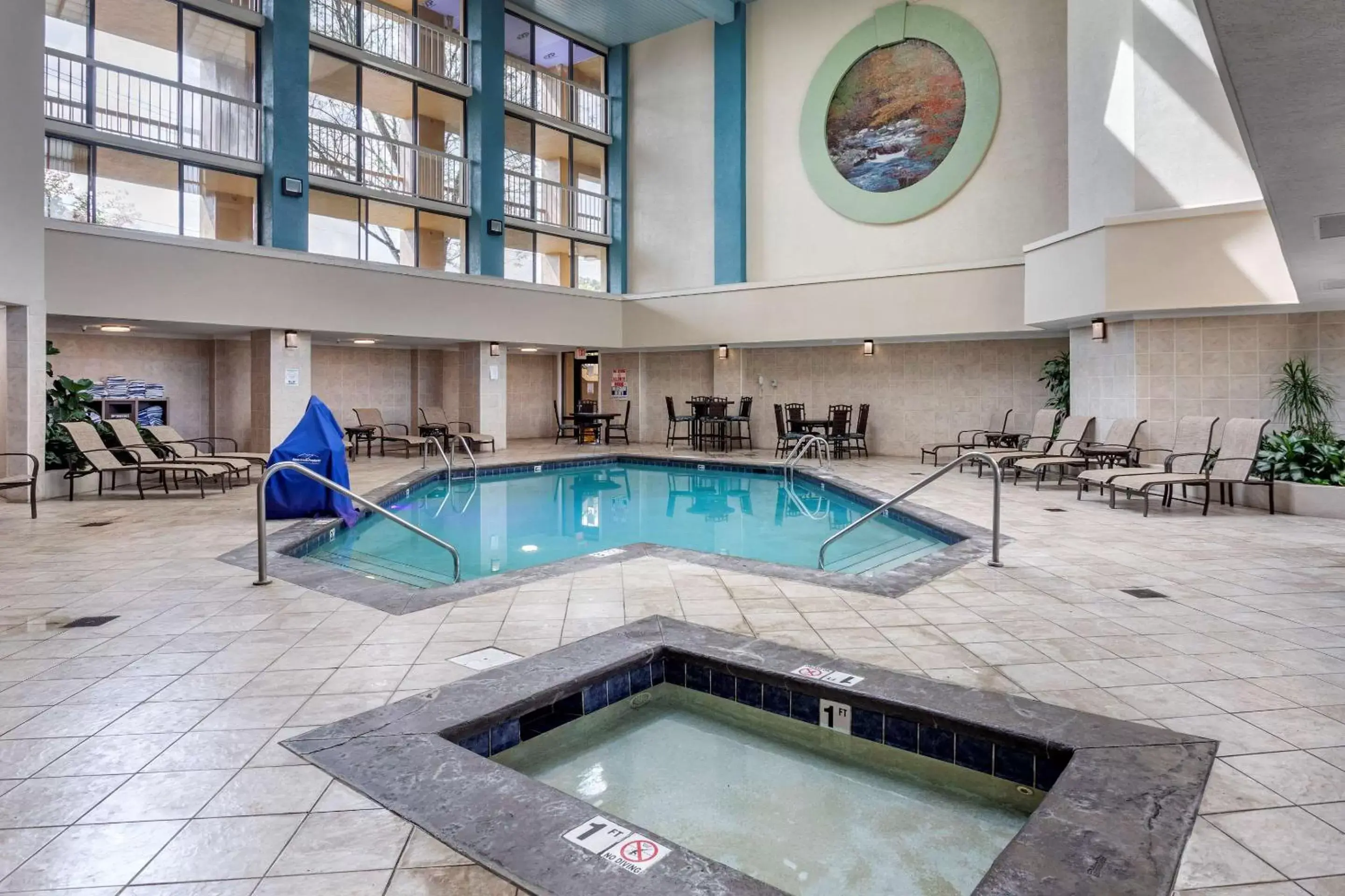 Activities, Swimming Pool in Quality Inn Near the Island Pigeon Forge