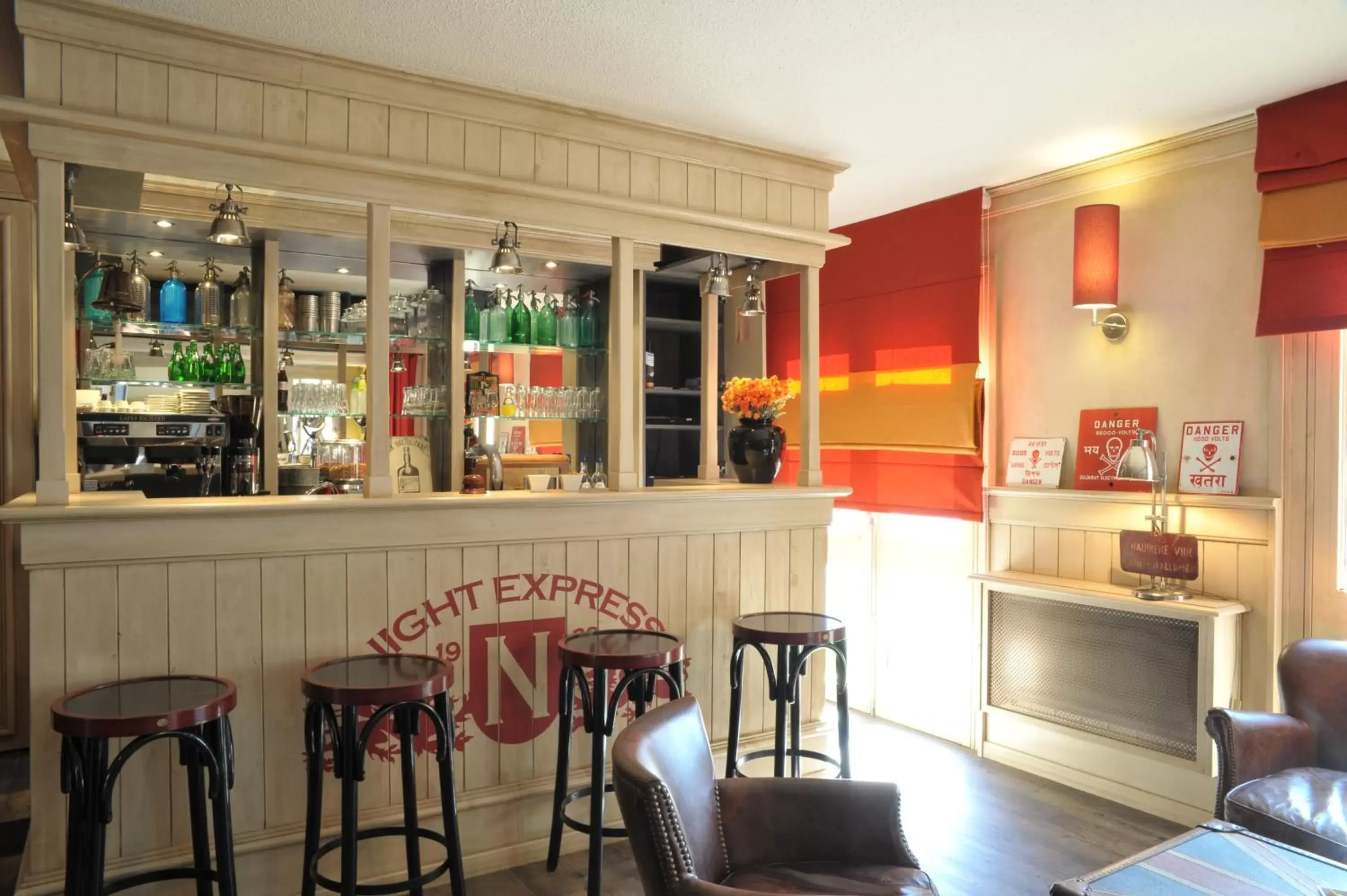 Lounge or bar in Brit Hotel Essentiel Cholet Lounge or bar in Brit Hotel Essentiel Cholet