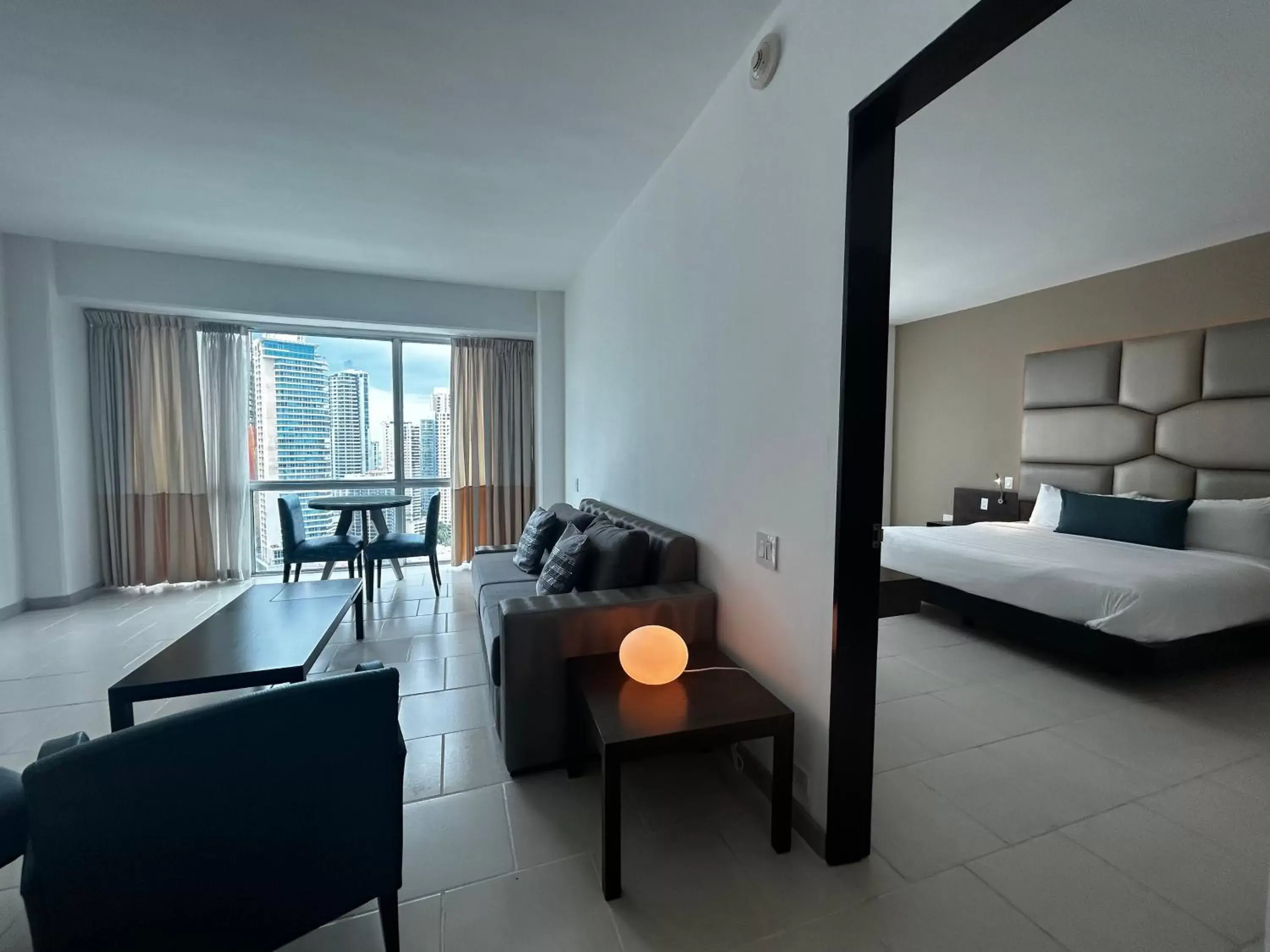 Living room, Seating Area in Decapolis Hotel Panama City