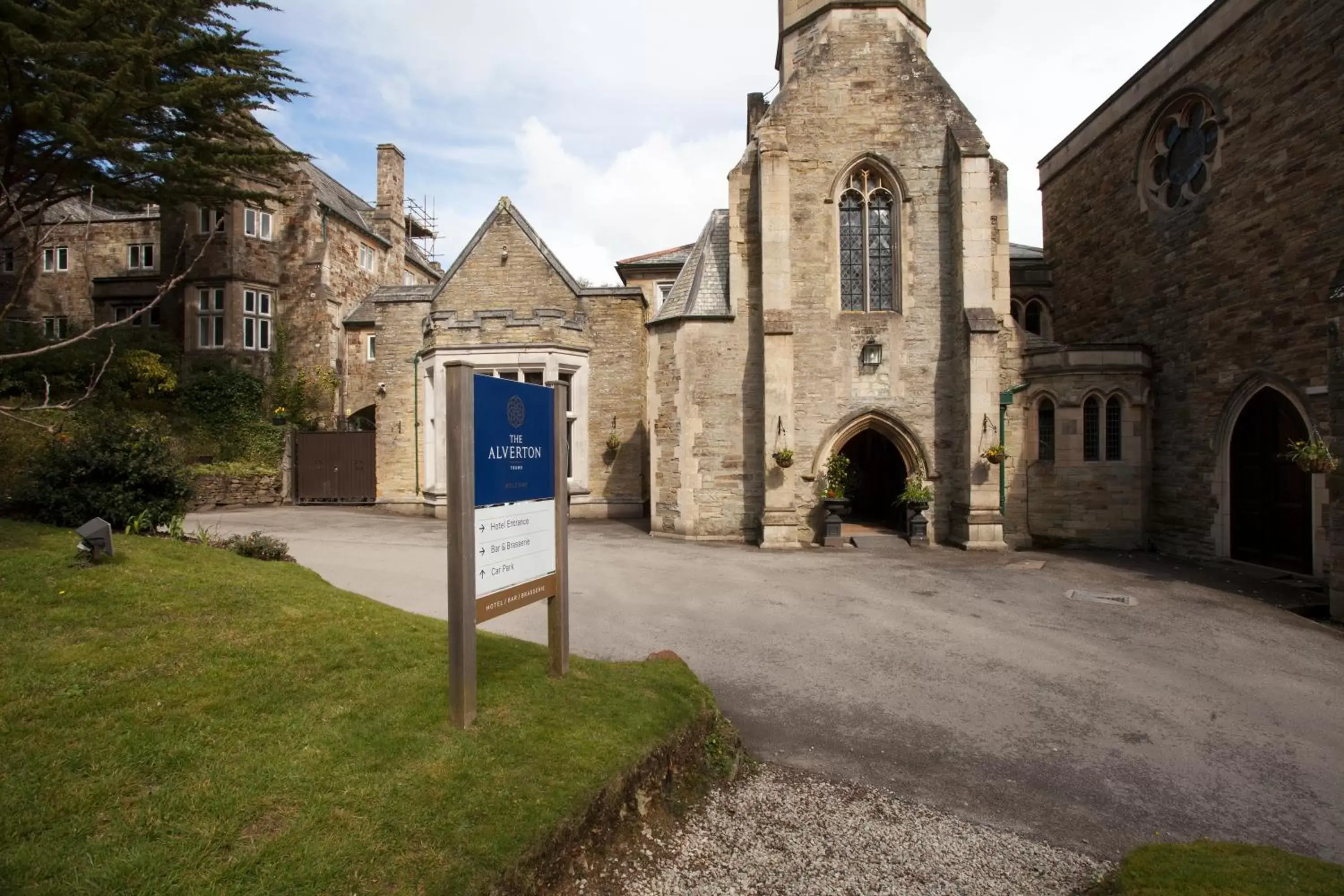 Property building, Facade/Entrance in The Alverton