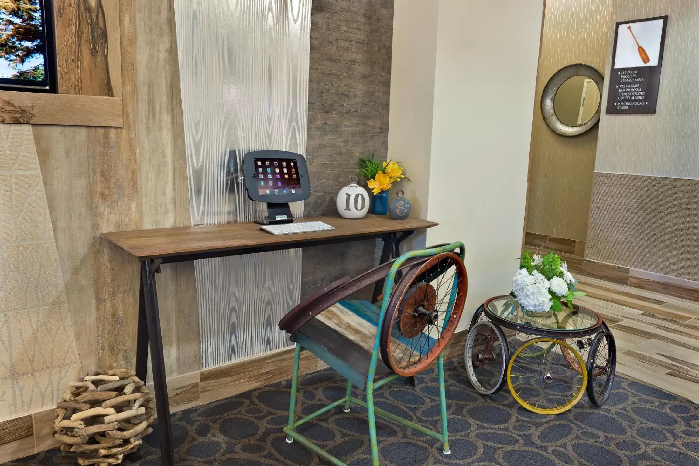 Lobby or reception, Coffee/Tea Facilities in Oxford Suites Bellingham