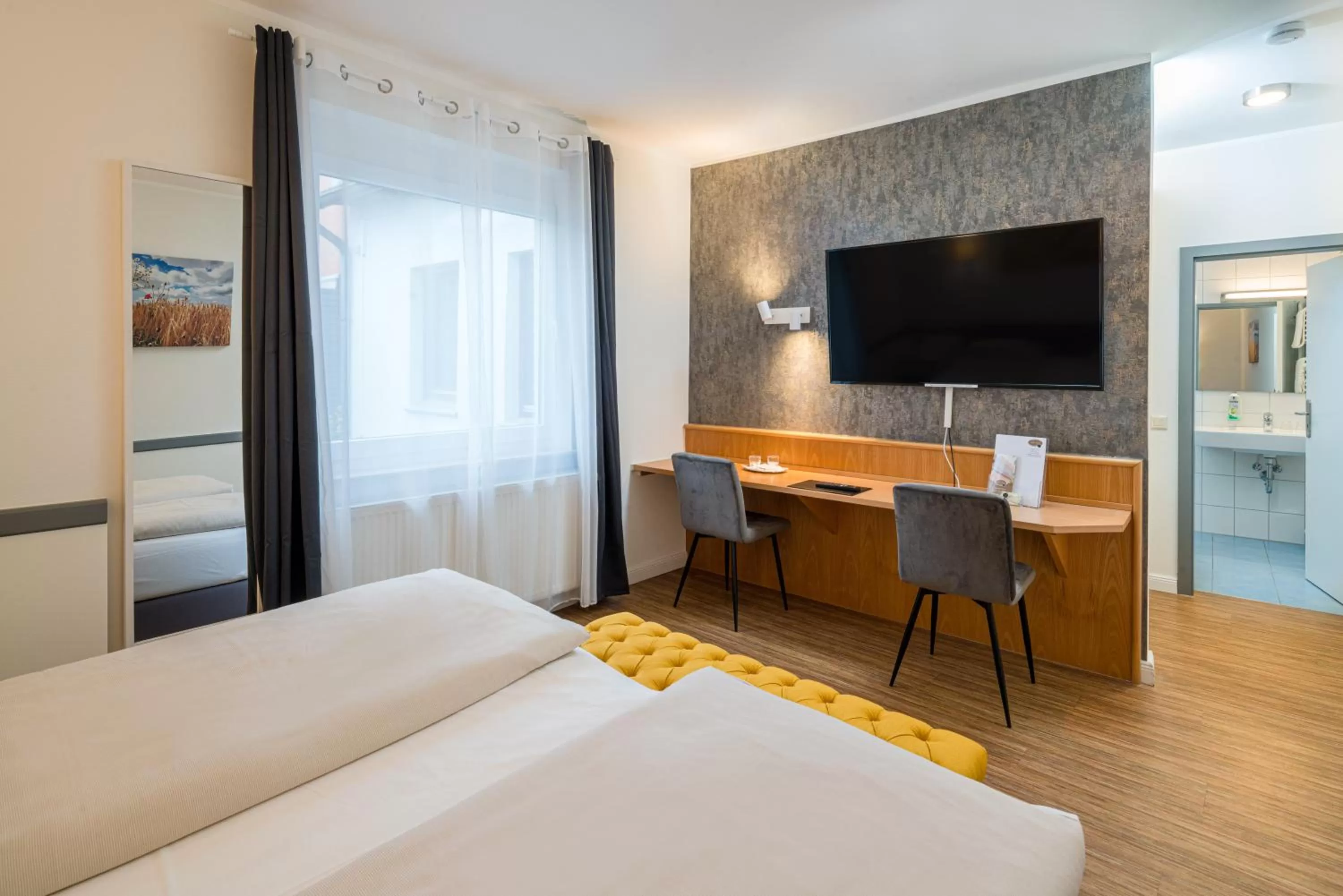 Communal lounge/ TV room, Bed in Schäfers Hotel, Self-Check-in, Cafe und Bäcker am Hotel