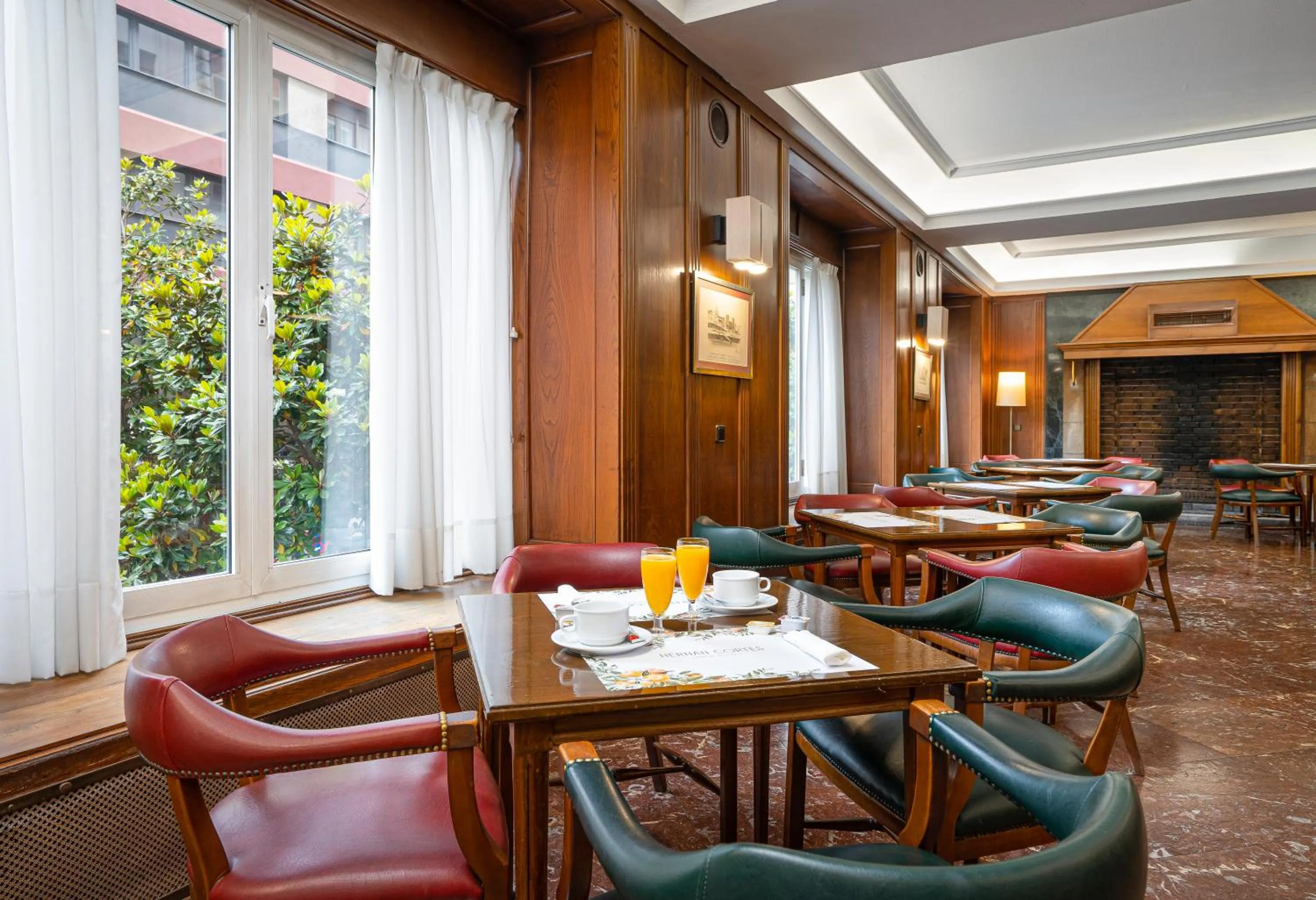 Breakfast in Hotel Hernán Cortés