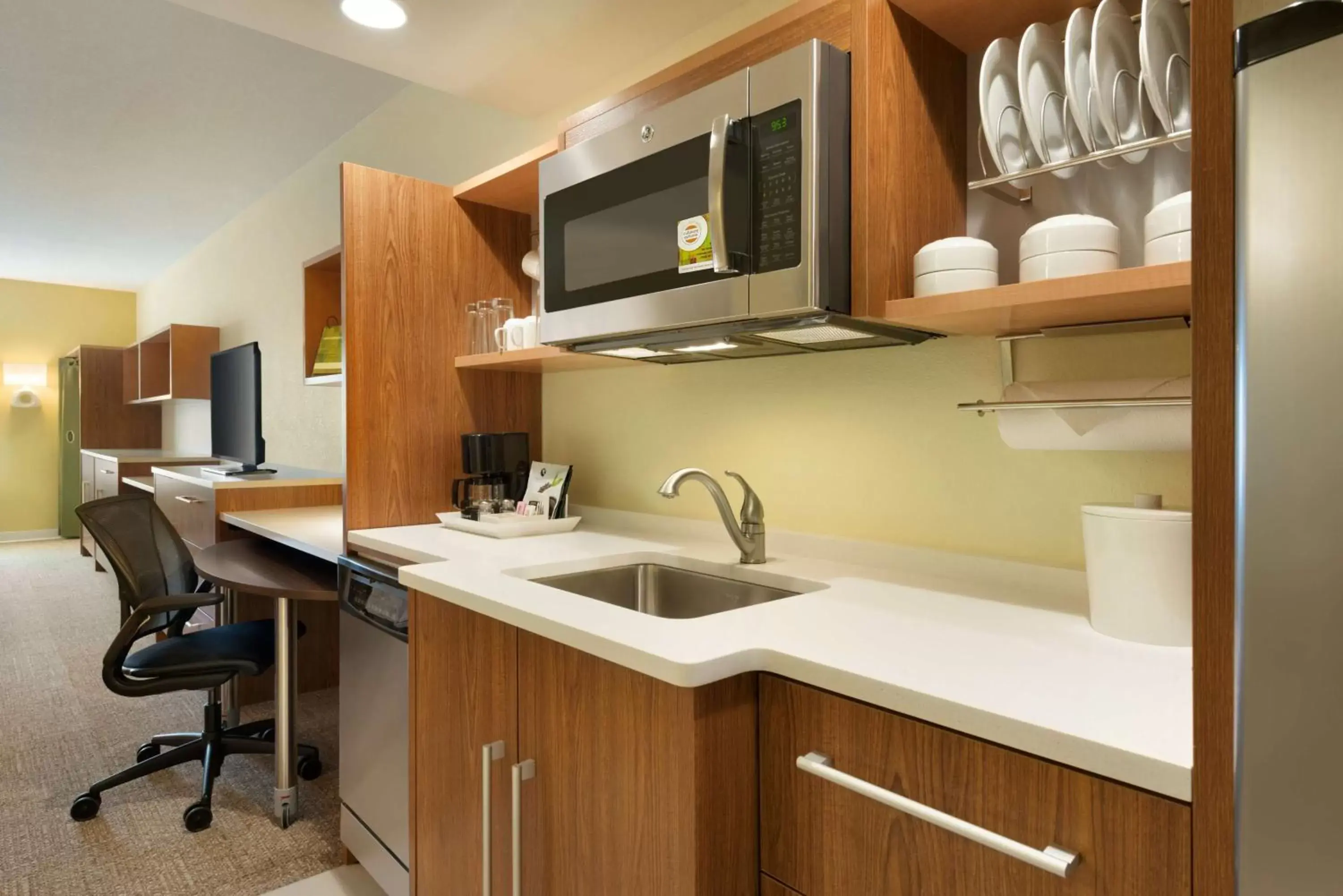 Bedroom, Kitchen/Kitchenette in Home2 Suites By Hilton Middleburg Heights Cleveland