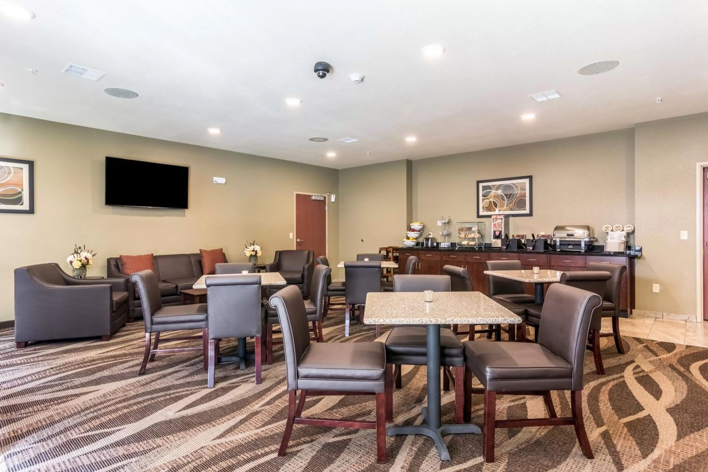 Continental breakfast in Cobblestone Hotel & Suites - Torrington