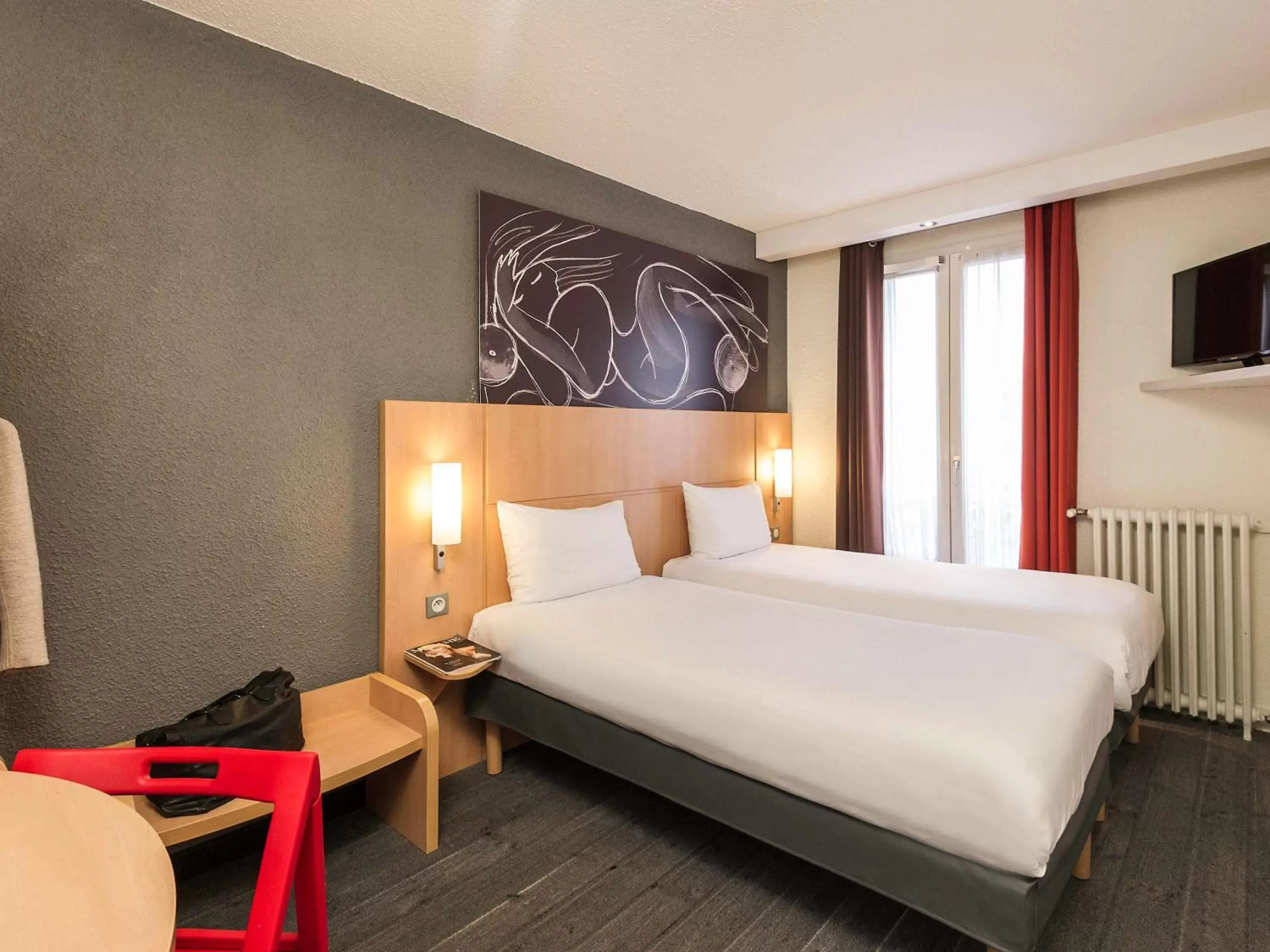Photo of the whole room, Bed in ibis Paris Vaugirard Porte de Versailles