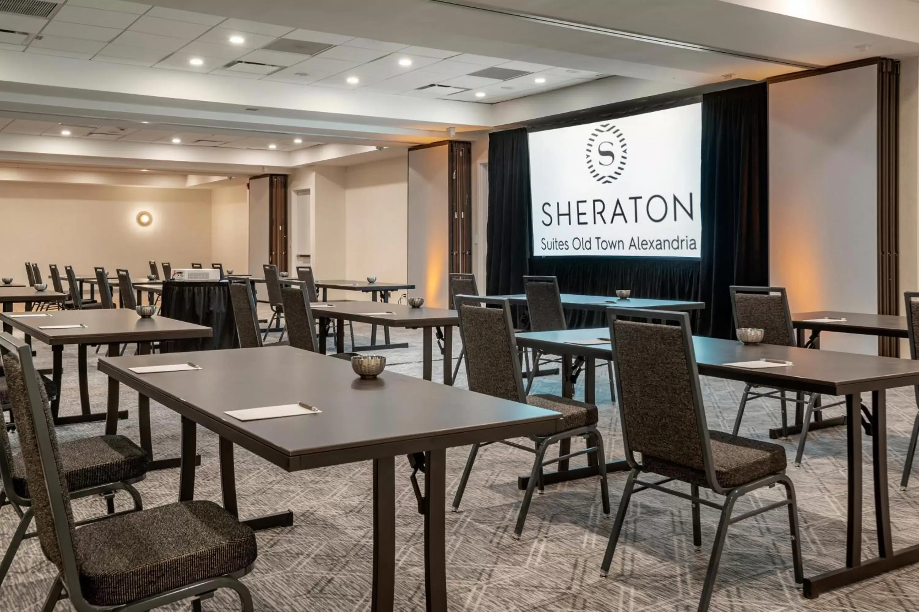 Meeting/conference room, Restaurant/Places to Eat in Sheraton Suites Old Town Alexandria