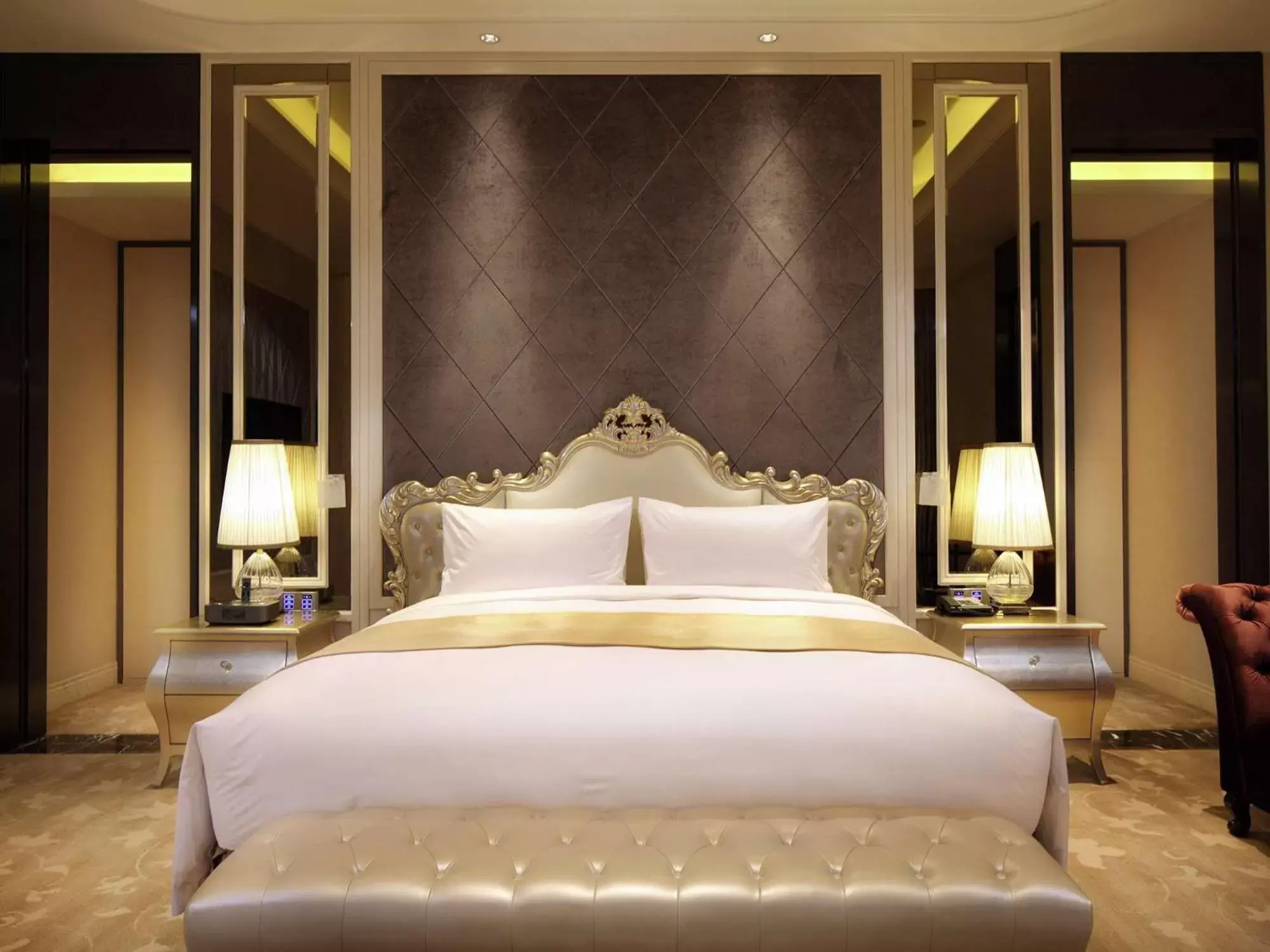 Bed in DoubleTree by Hilton Guangzhou - Closed to Sun Yat-sen Memorial Hall and Beijing Road Pedestrian Street