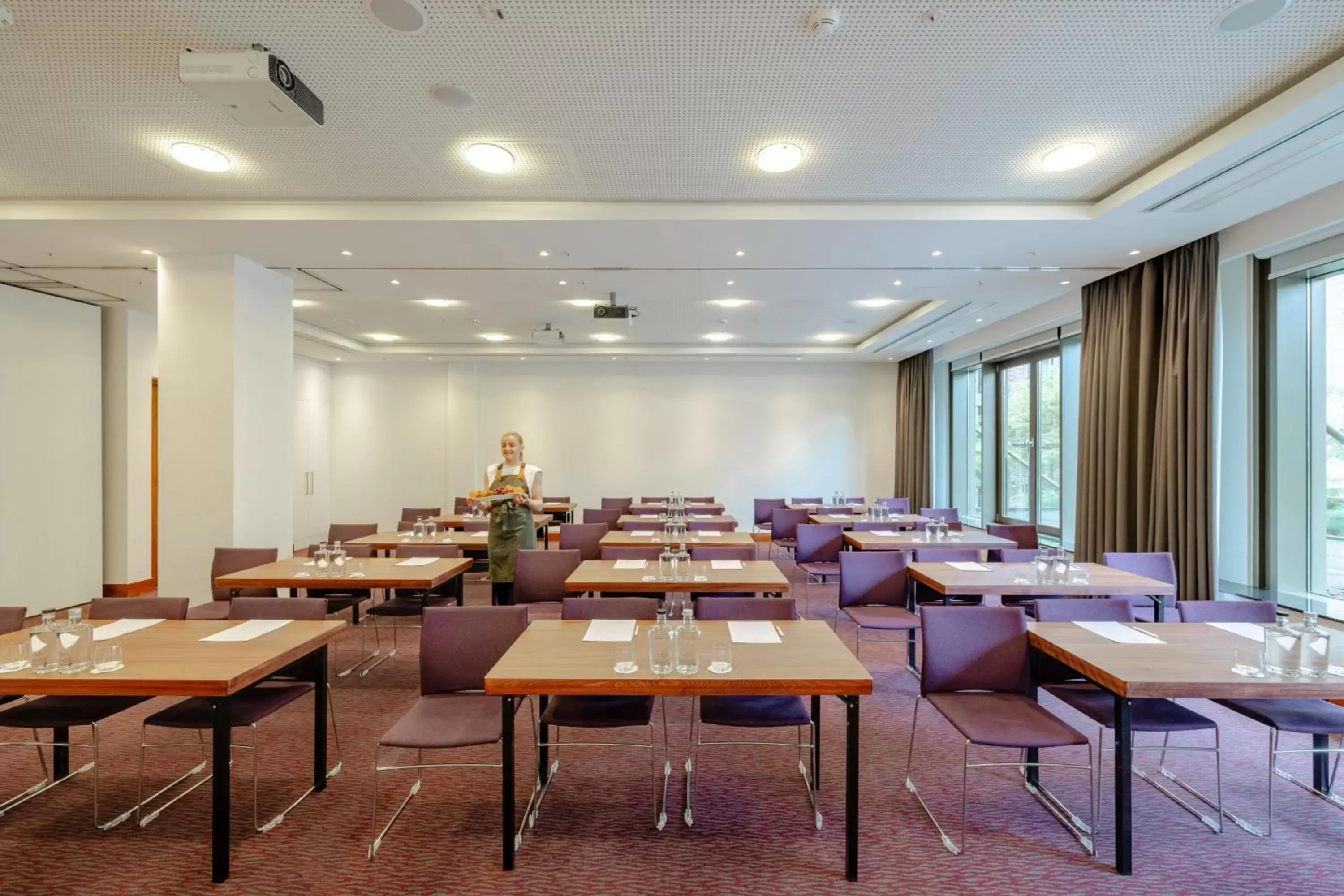 Meeting/conference room, Restaurant/Places to Eat in Crowne Plaza Amsterdam - South, an IHG Hotel