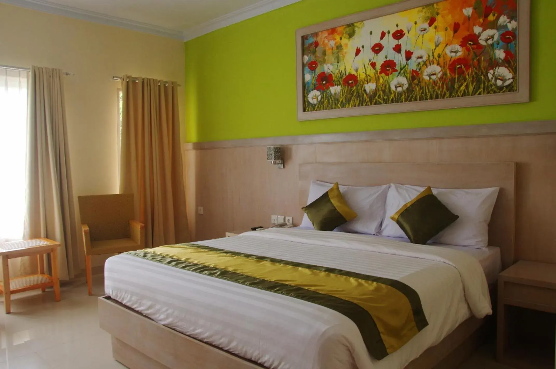 Property building, Bed in Puri Saron Denpasar Hotel