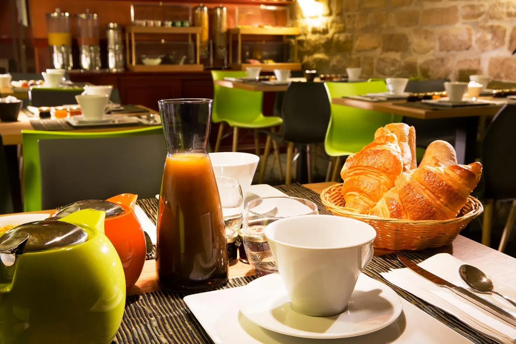 Buffet breakfast in Apollon Montparnasse