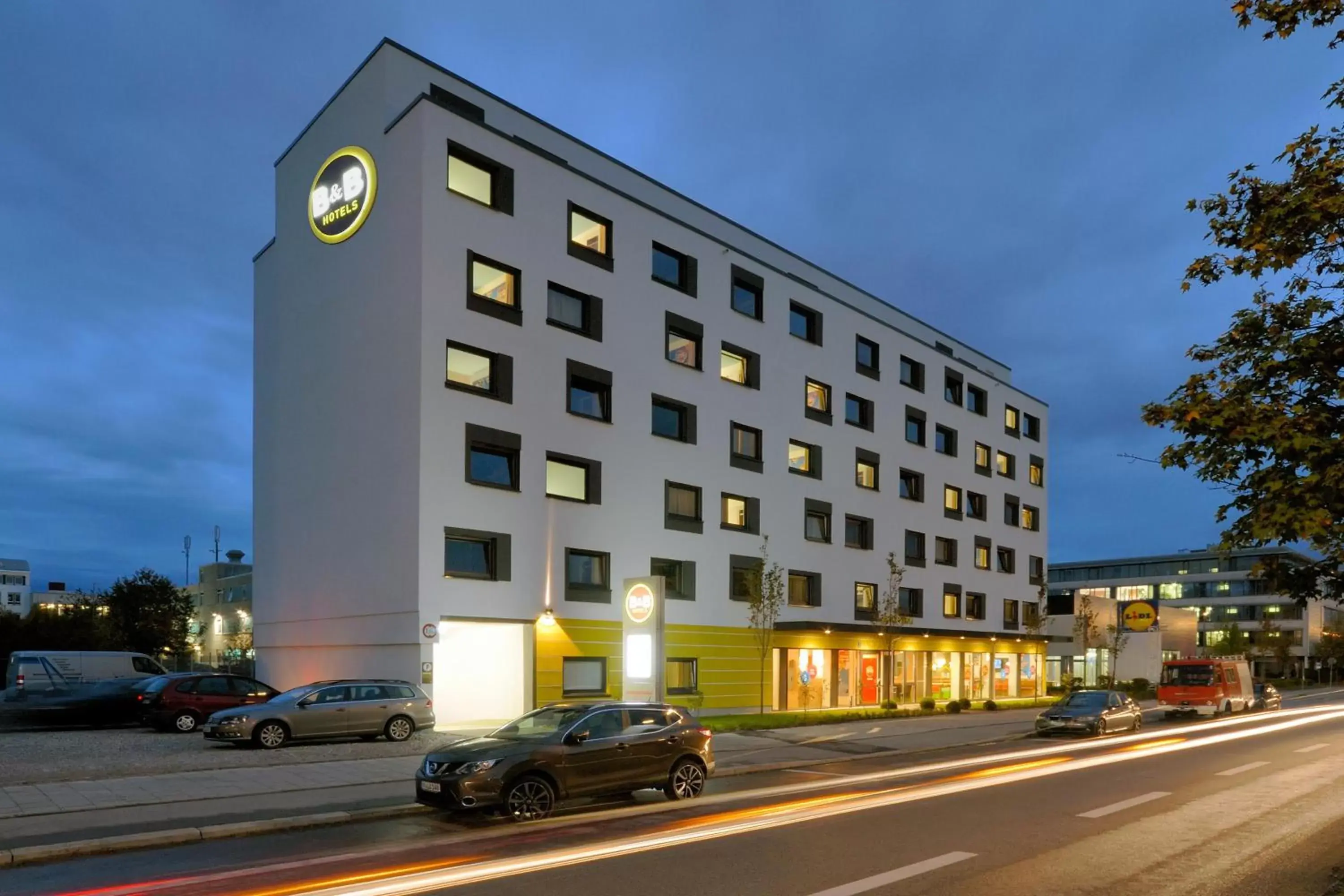 Property Building in B&B Hotel München City-West