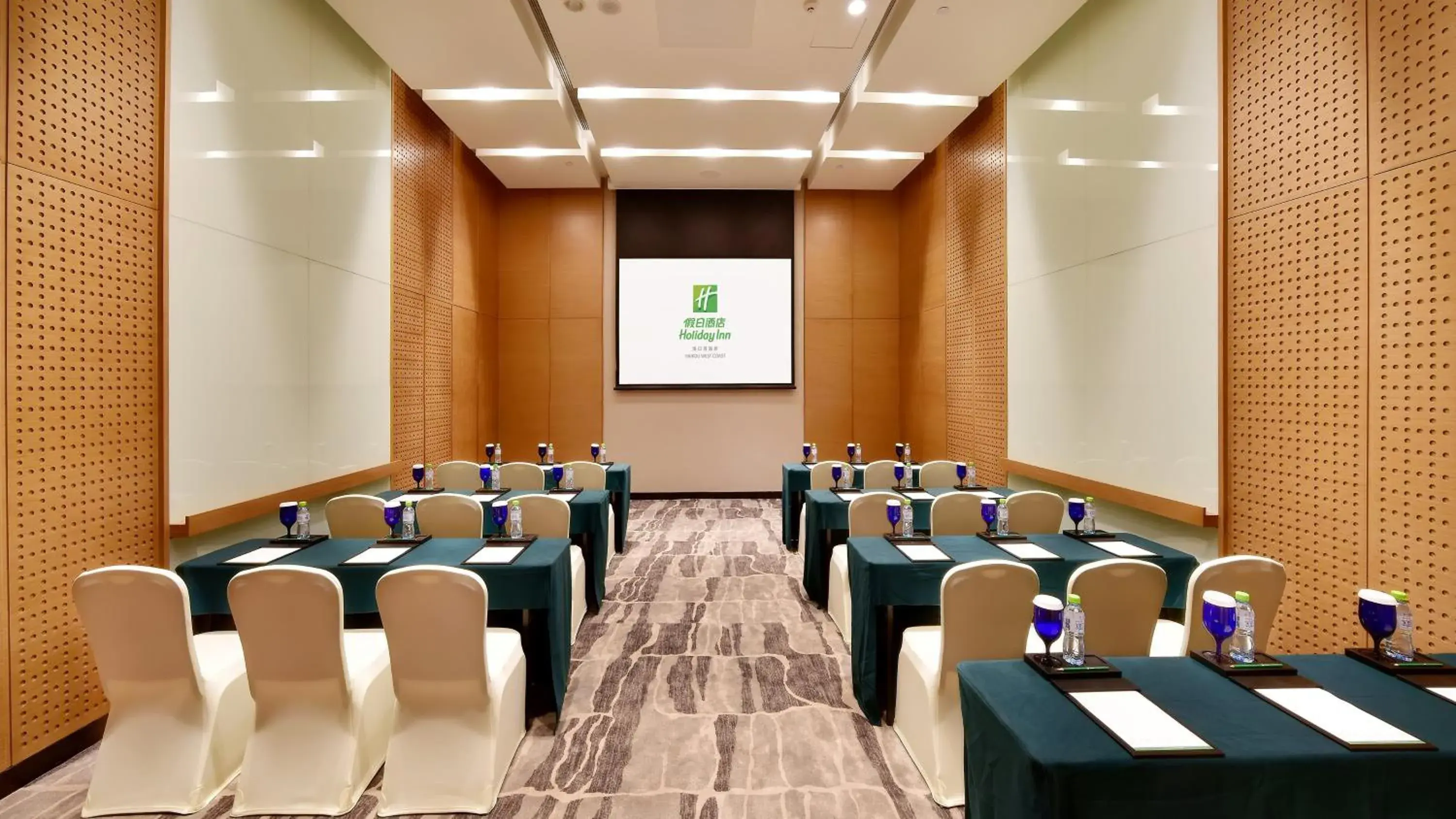 Meeting/conference room in Holiday Inn Haikou West Coast, an IHG Hotel