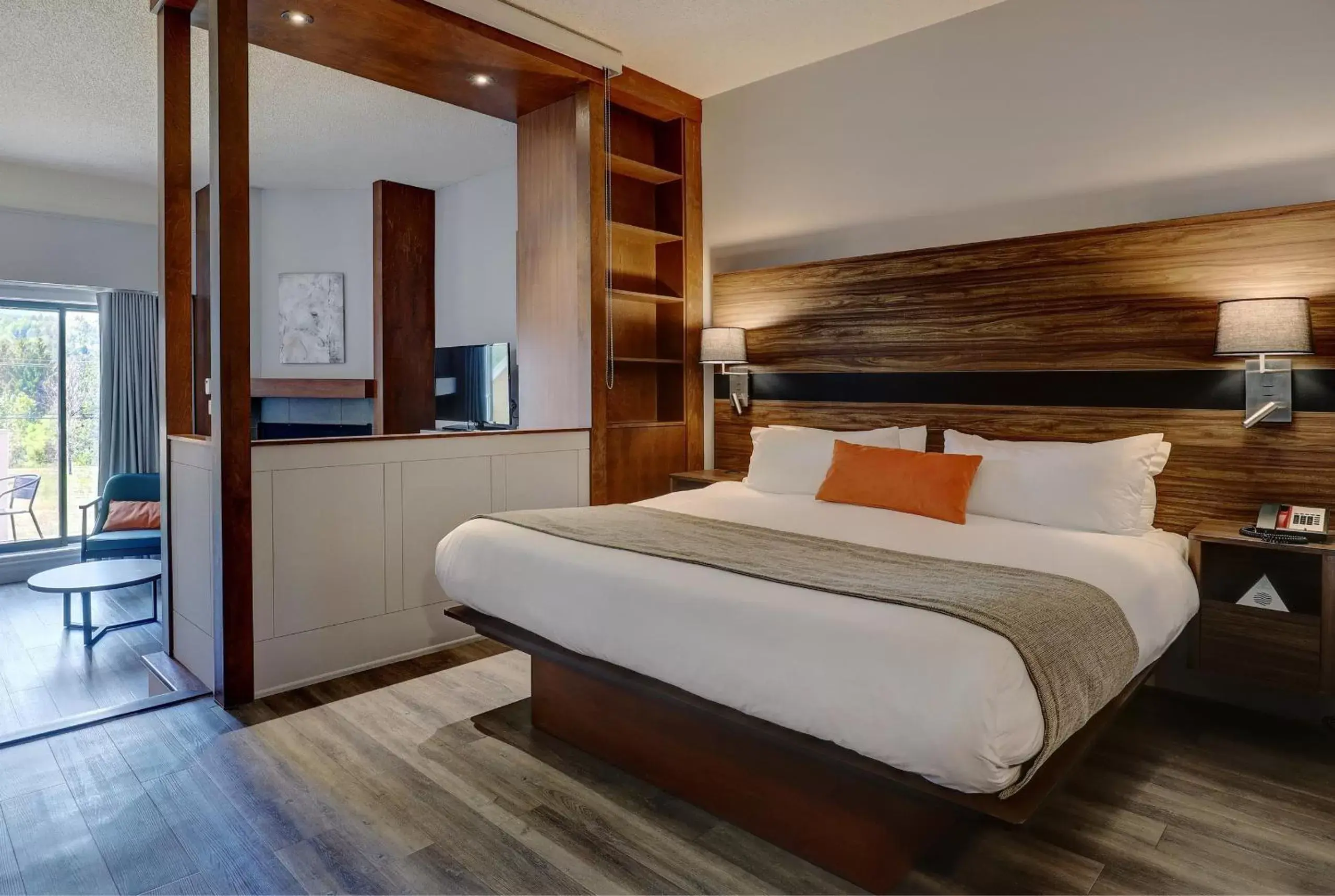 Bed in Estrimont Suites & Spa