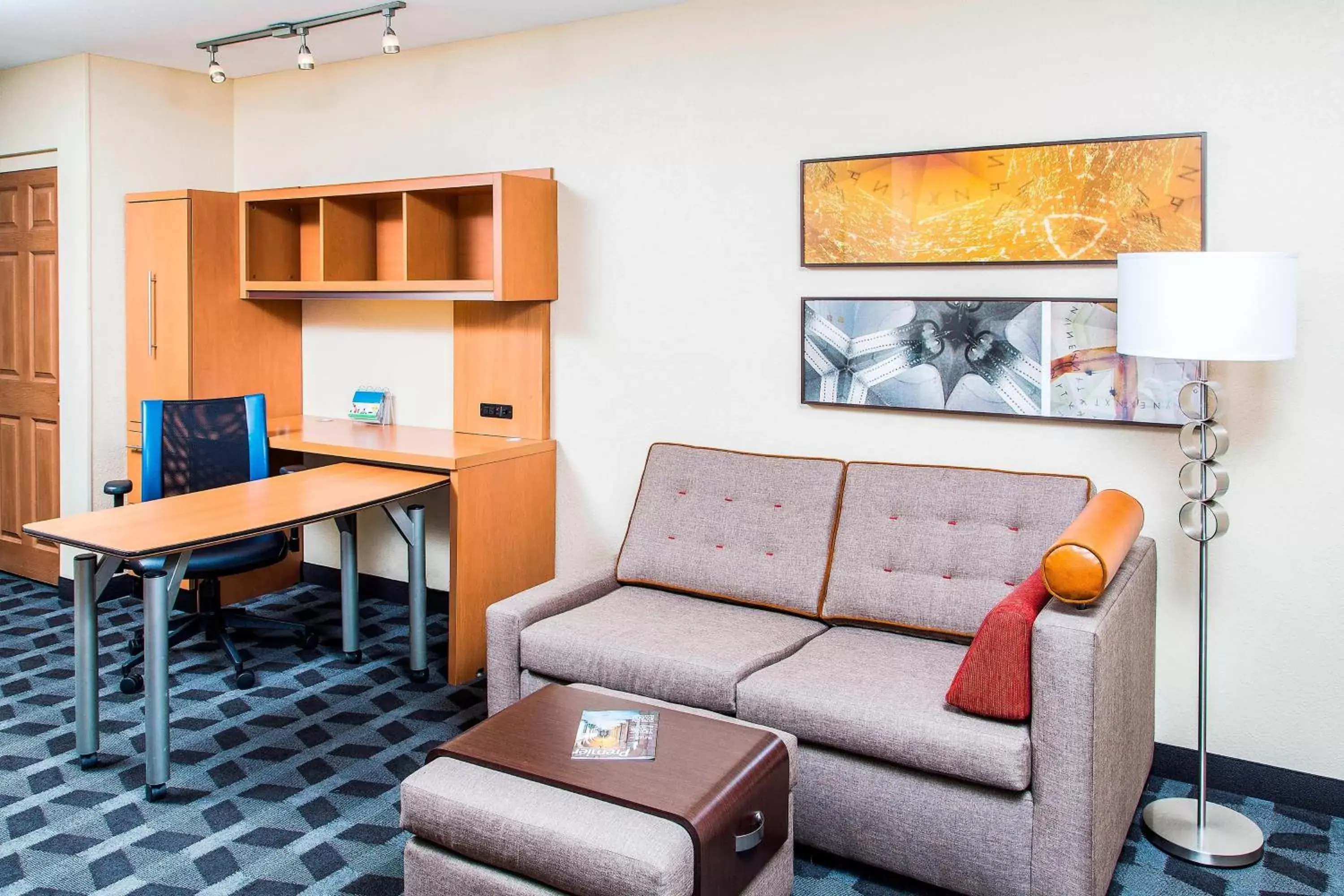 Living room, Seating Area in TownePlace Suites by Marriott Anaheim Maingate Near Angel Stadium