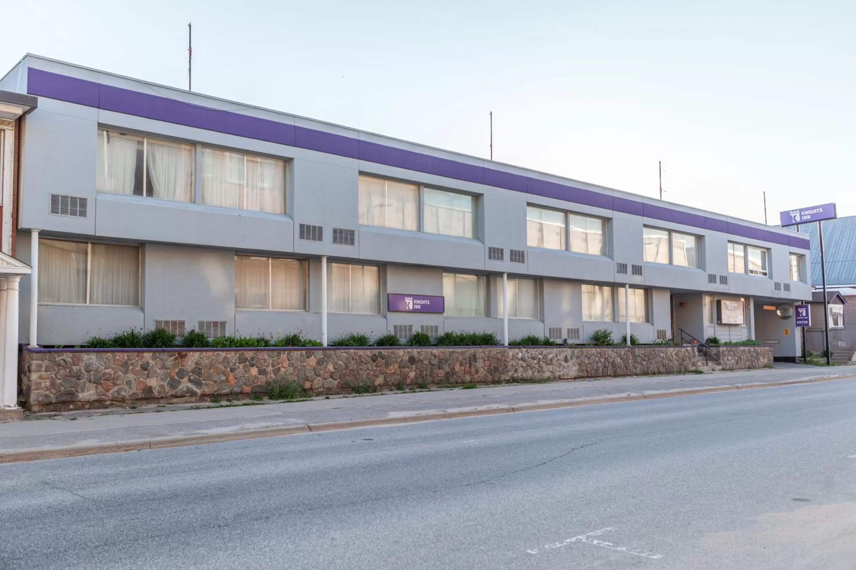 Property building in Knights Inn North Bay