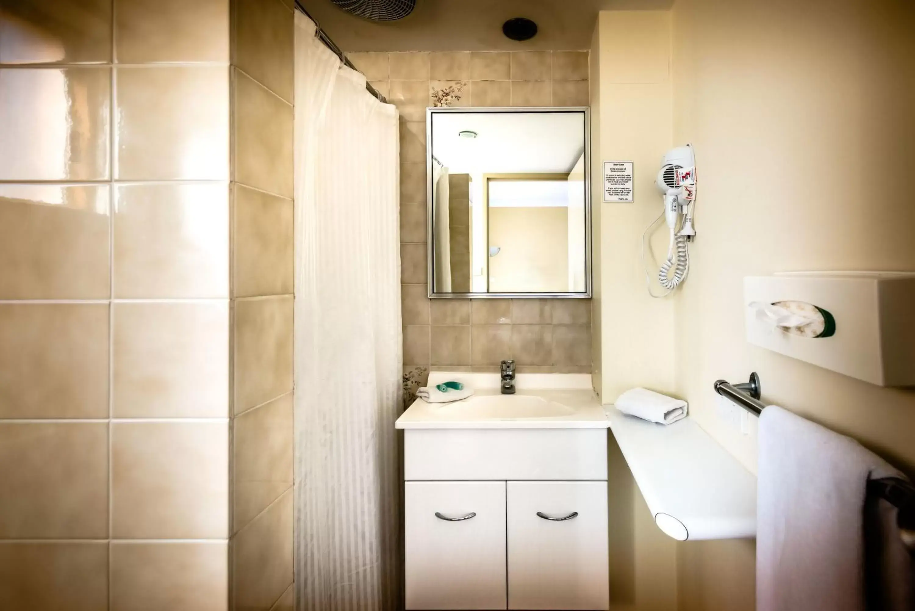 Bathroom in Park Beach Resort Motel
