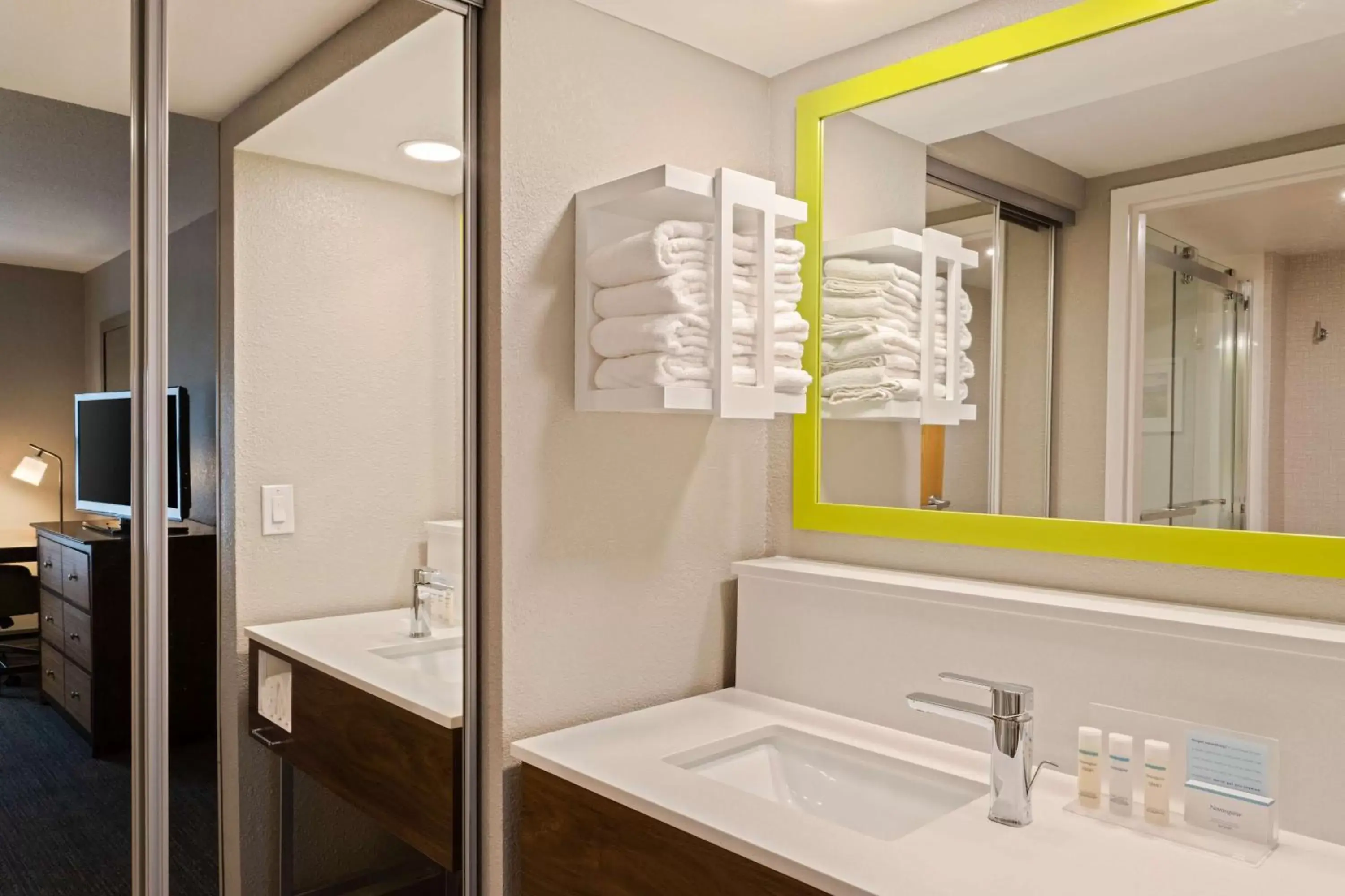 Bathroom in Hampton Inn & Suites Fort Myers Beach/Sanibel Gateway