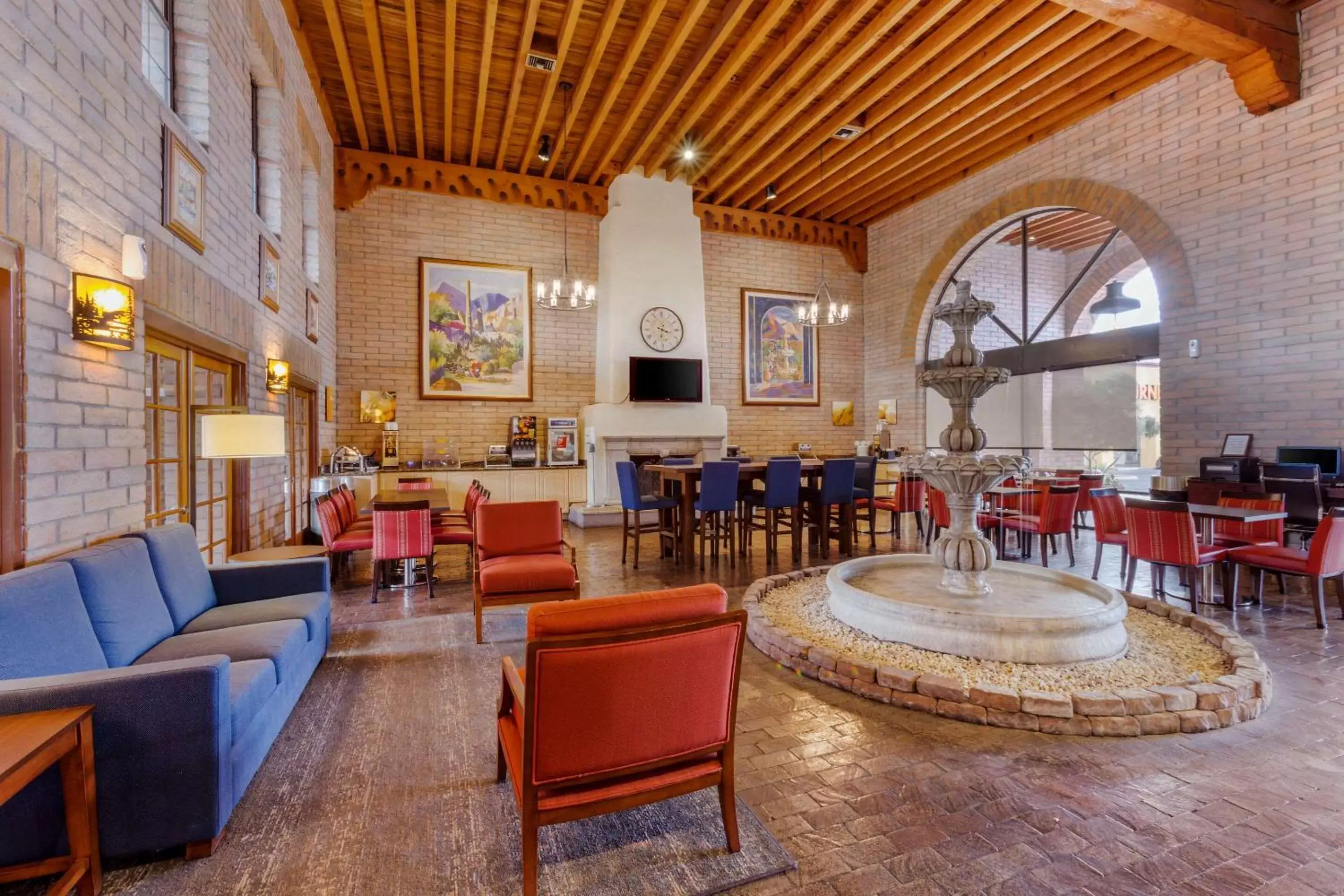 Lobby or reception, Lounge/Bar in Comfort Suites At Sabino Canyon