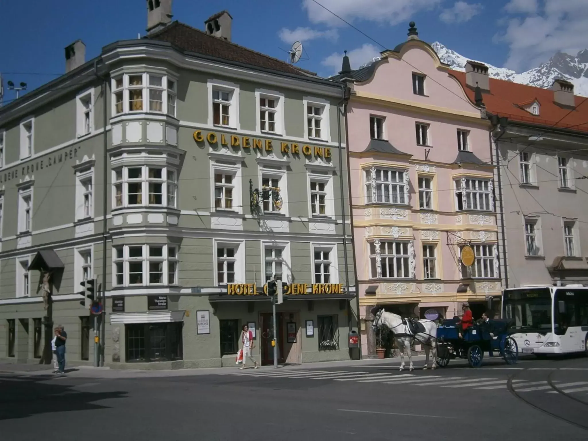 Facade/entrance, Property Building in Hotel Goldene Krone Innsbruck