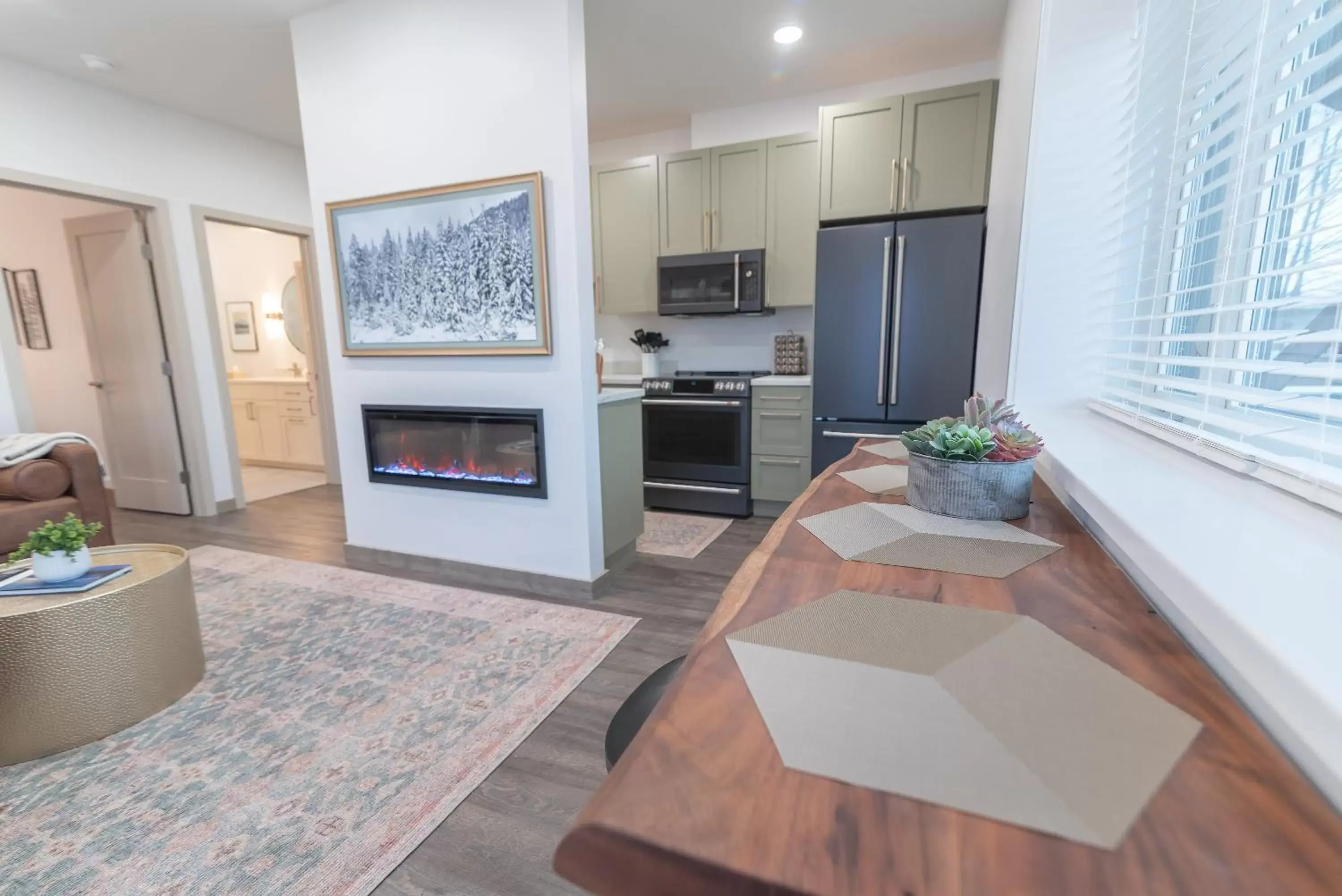 TV and multimedia, Kitchen/Kitchenette in Colony Suites