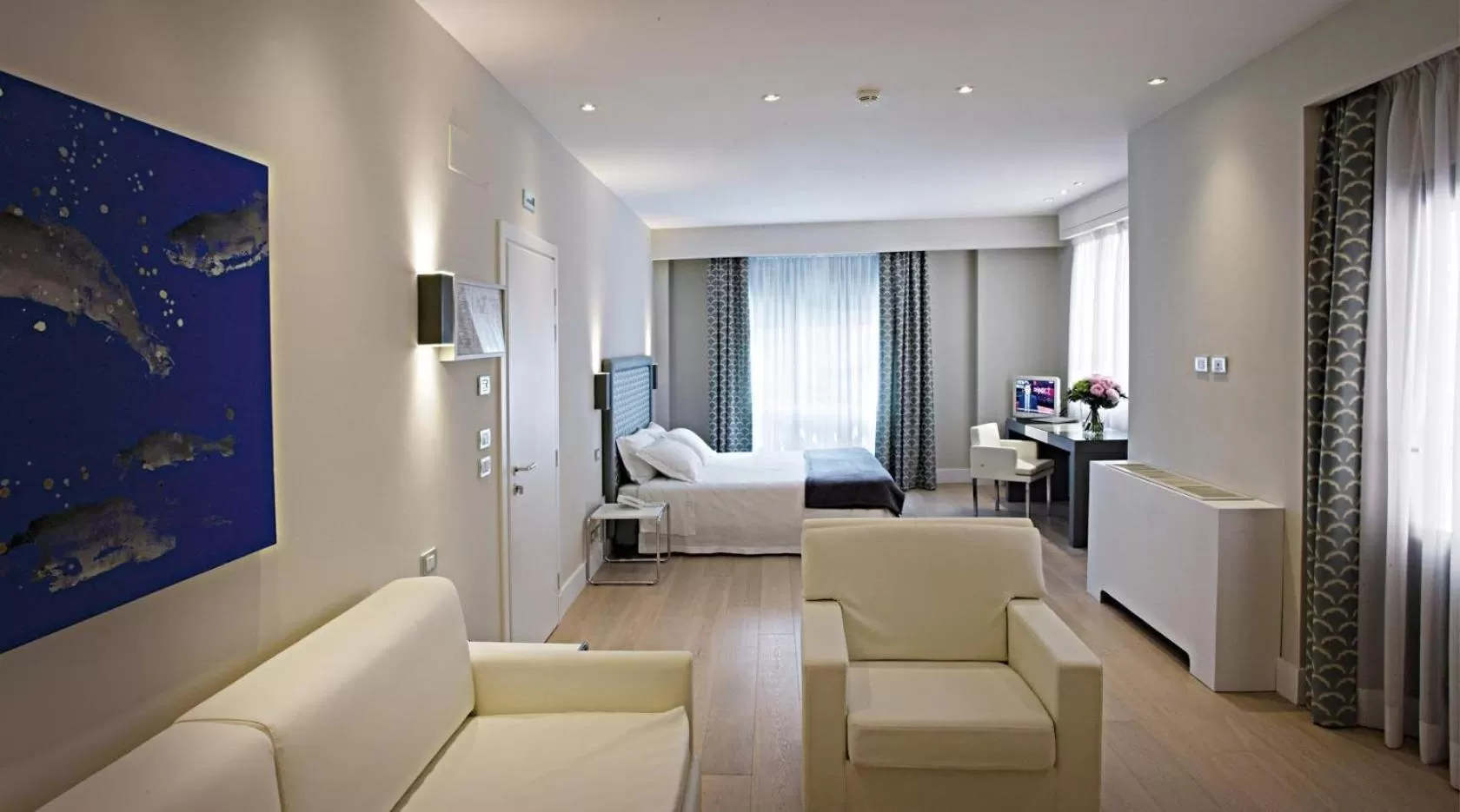 Seating area, Bed in Grand Hotel Croce Di Malta