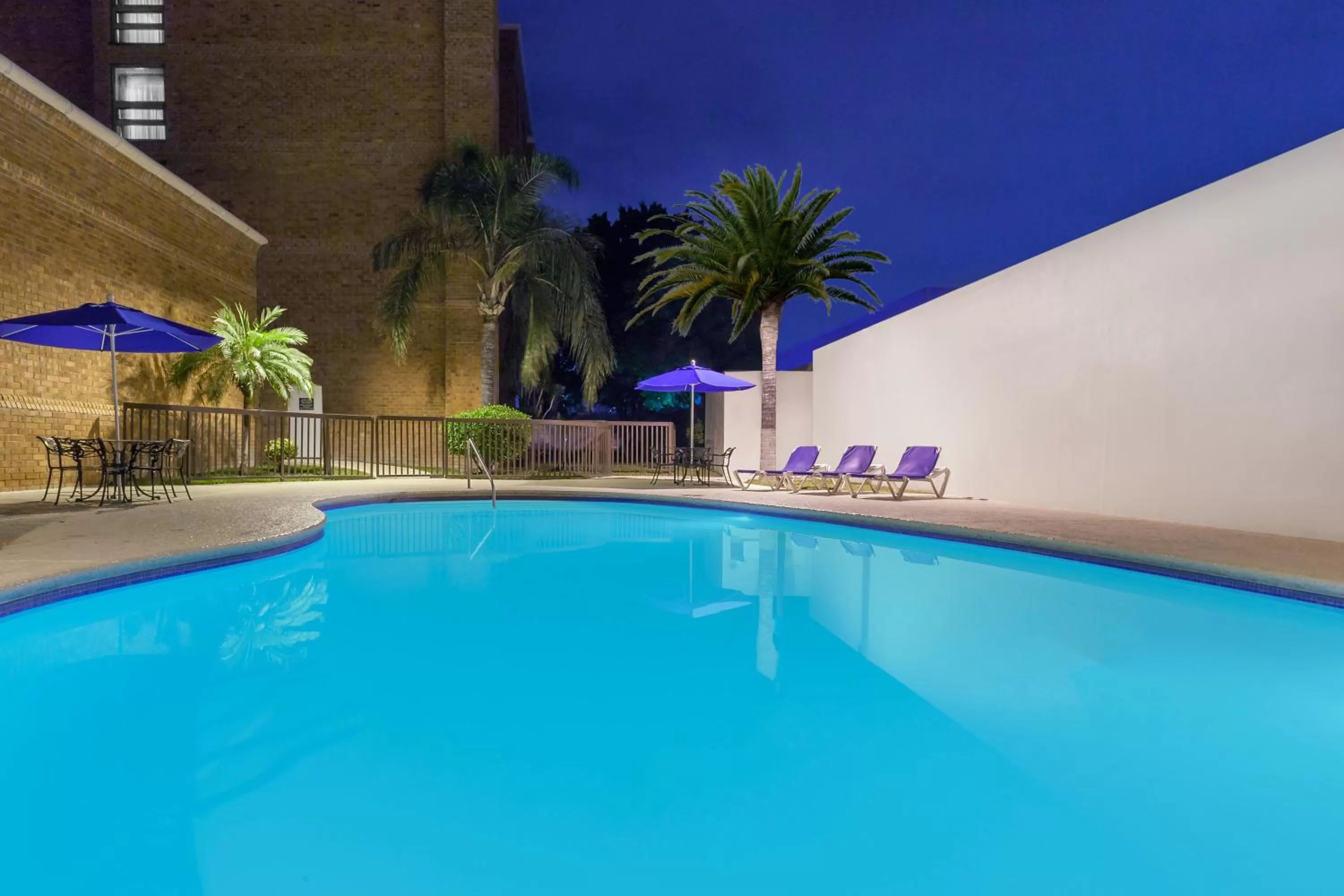 Swimming pool in Wyndham Garden Monterrey Norte