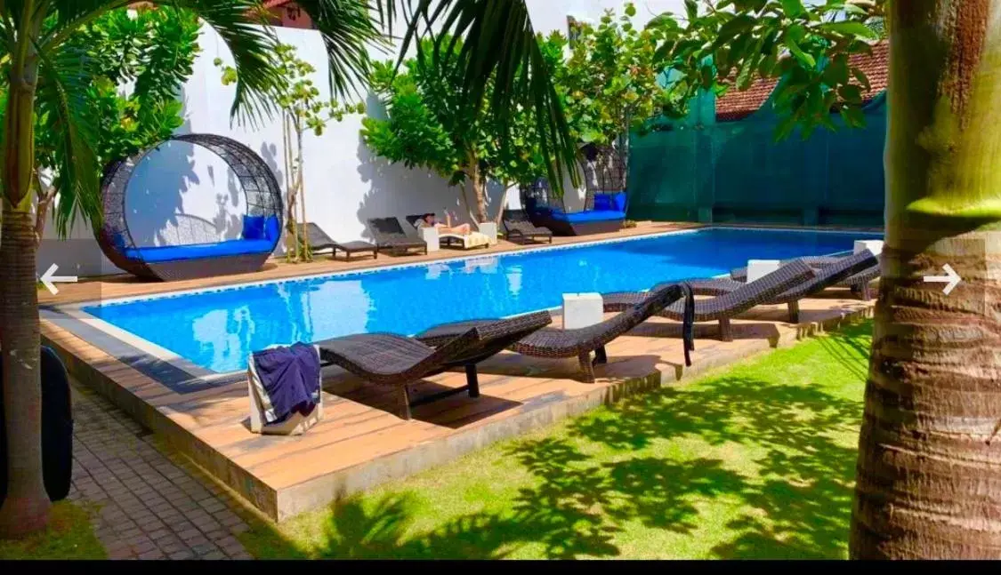 Swimming Pool in Hotel Cloud 9 Negombo