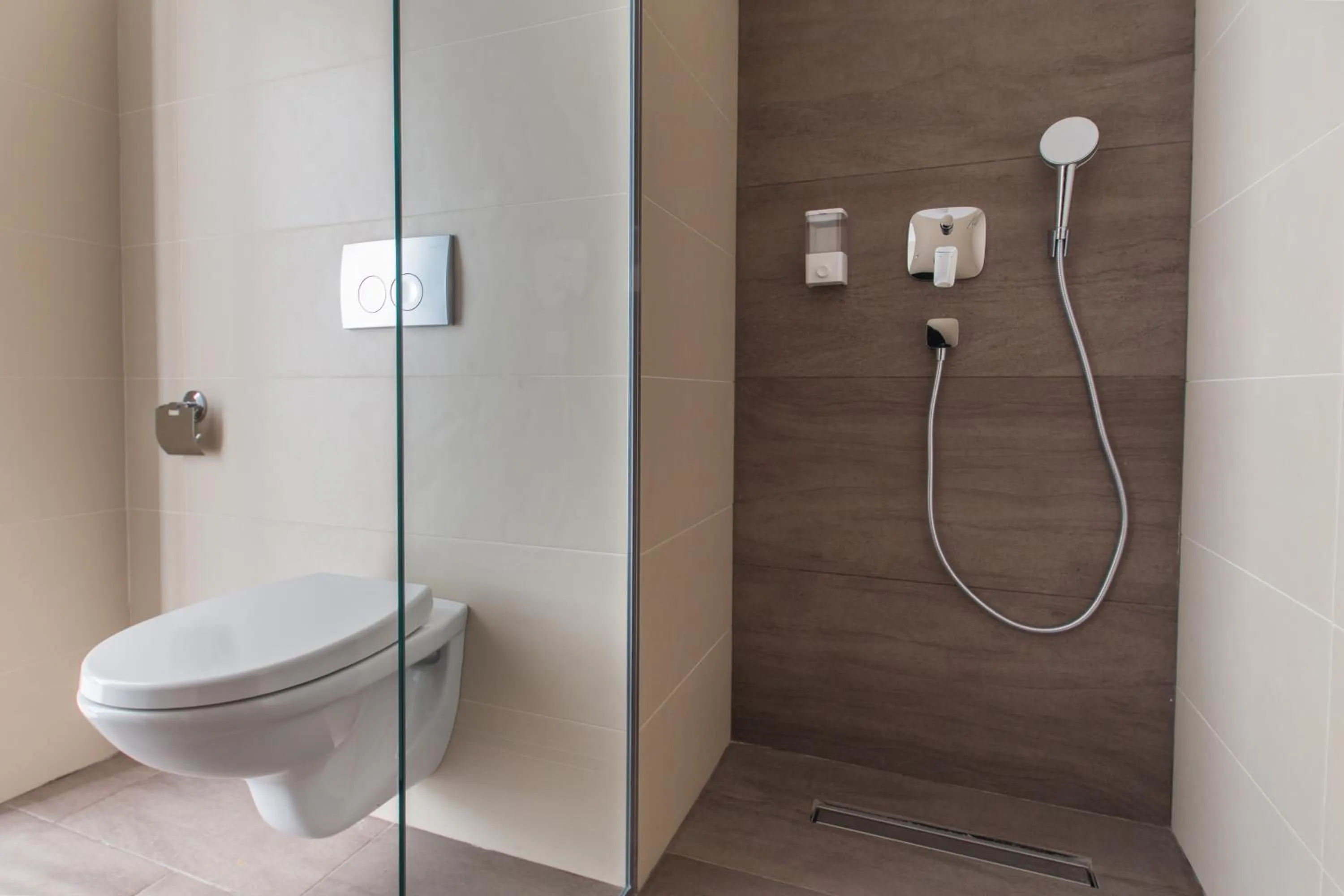 Shower in Hotel Royal Inn