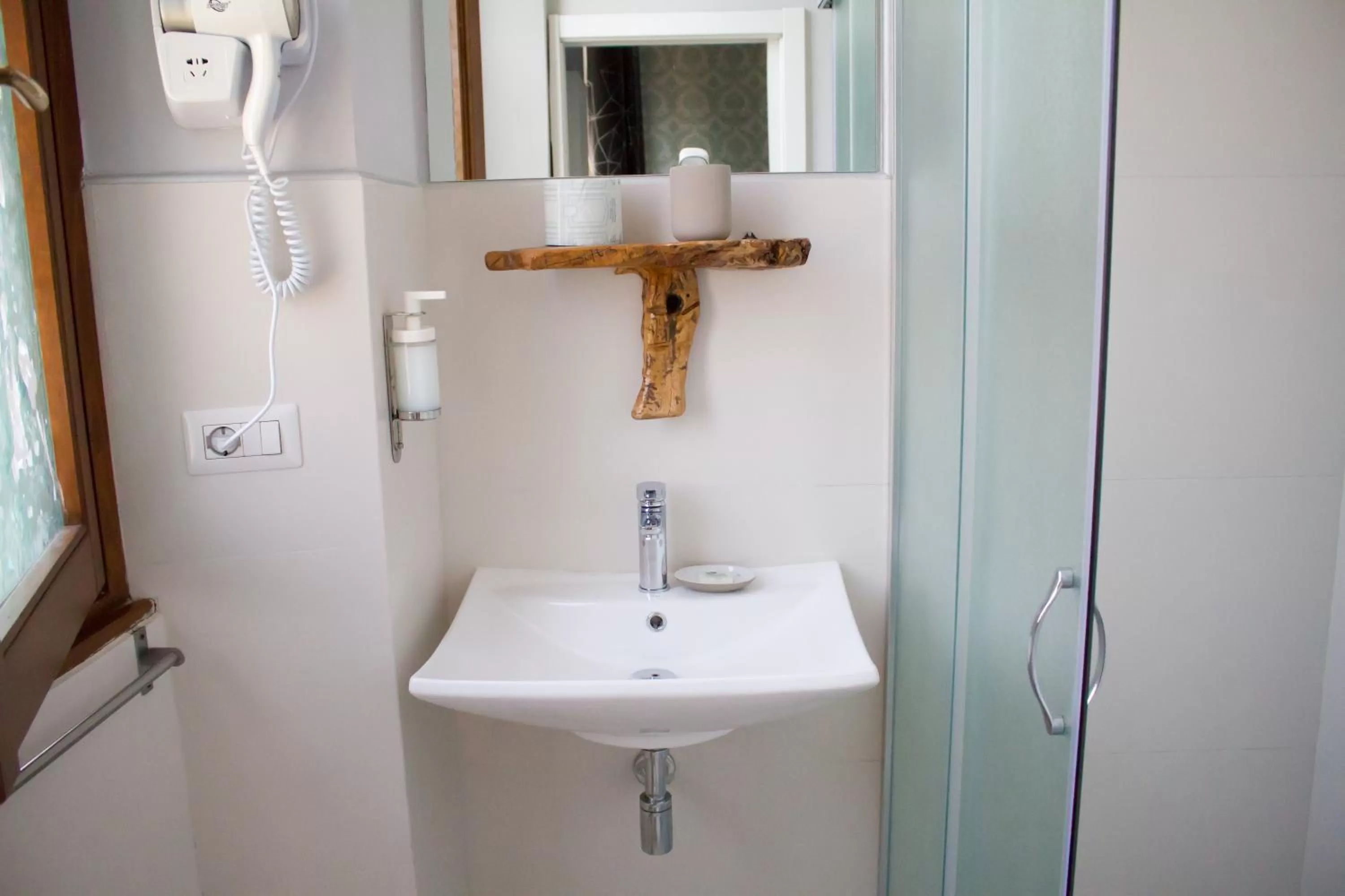 Bathroom in IL MERCATO CENTRALE B and B