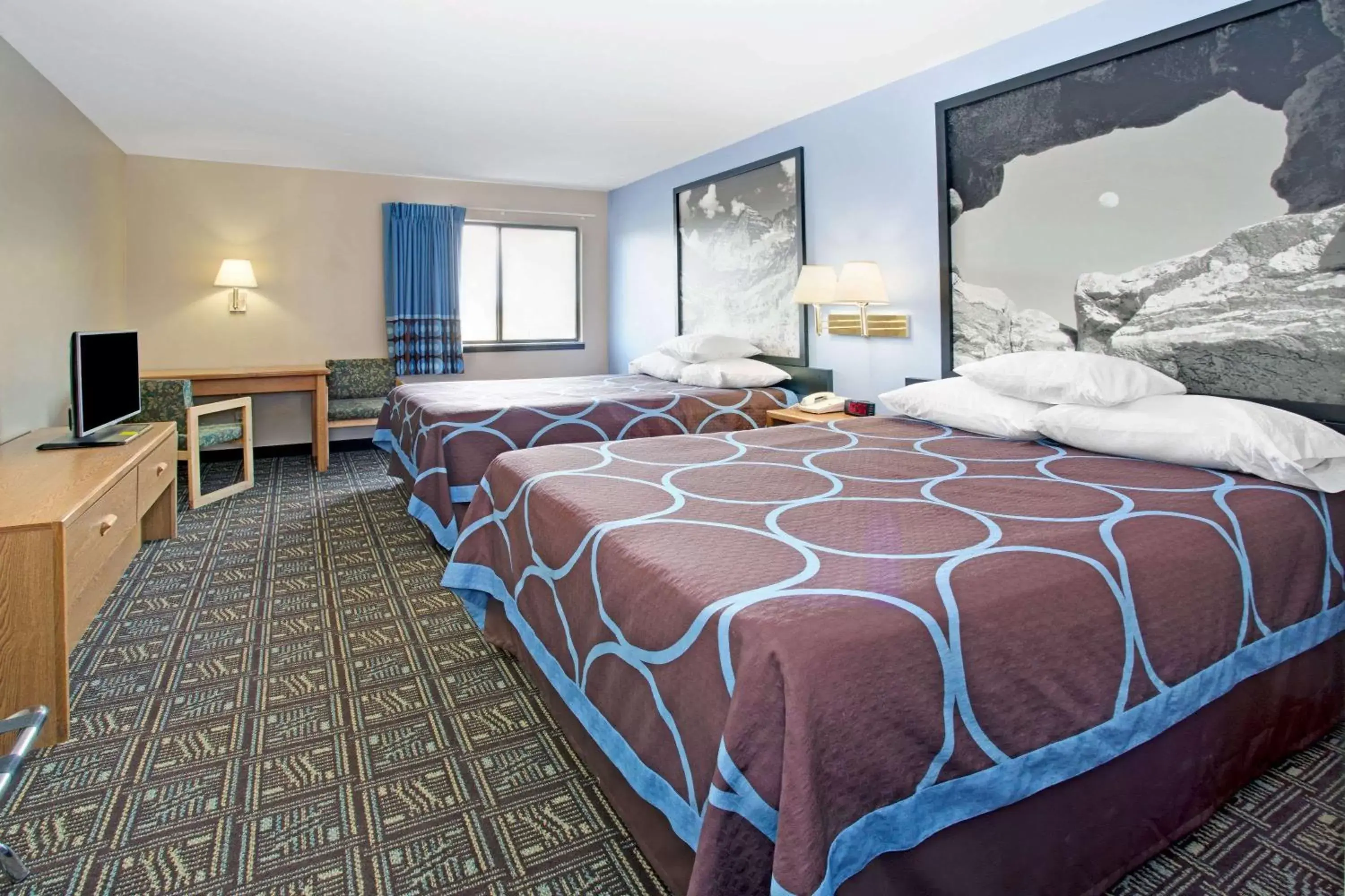 Photo of the whole room, Bed in Super 8 by Wyndham Fort Collins