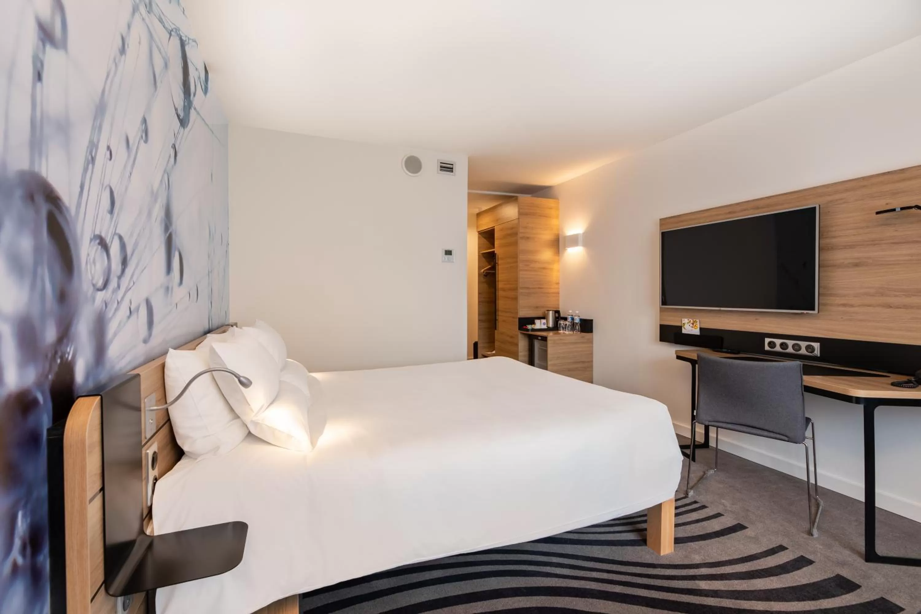 TV and multimedia, Bed in Novotel Wrocław City