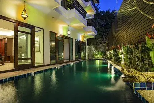 Night, Swimming Pool in Baan Ratchiangsaen