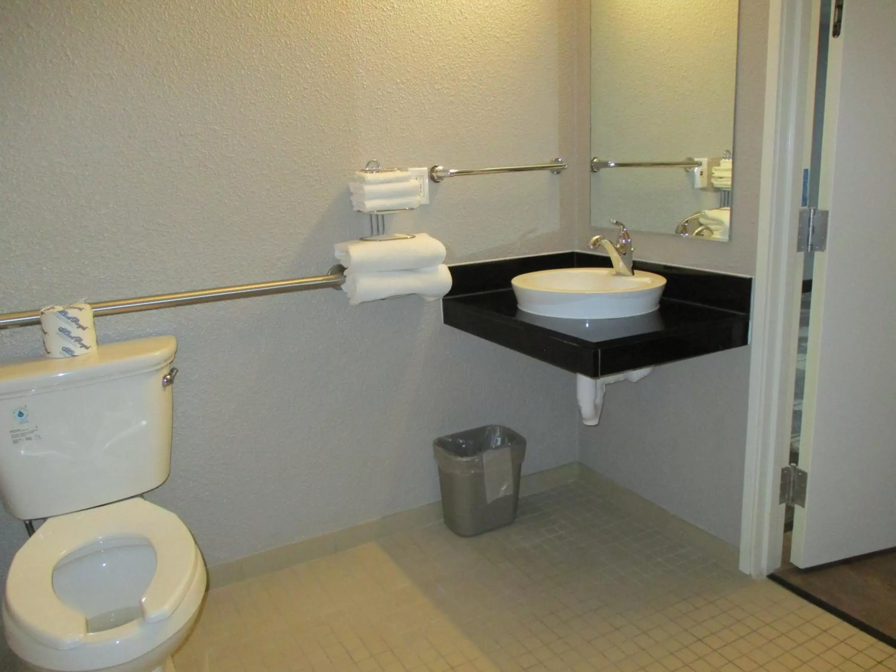 Toilet, Bathroom in Motel 6-Fort Wayne, IN