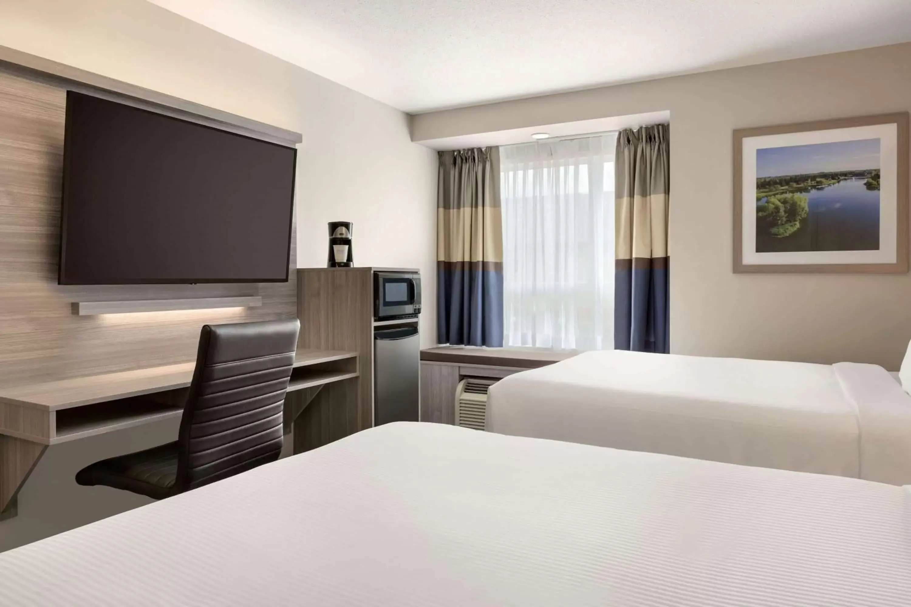 Photo of the whole room, Bed in Microtel Inn & Suites by Wyndham Lloydminster